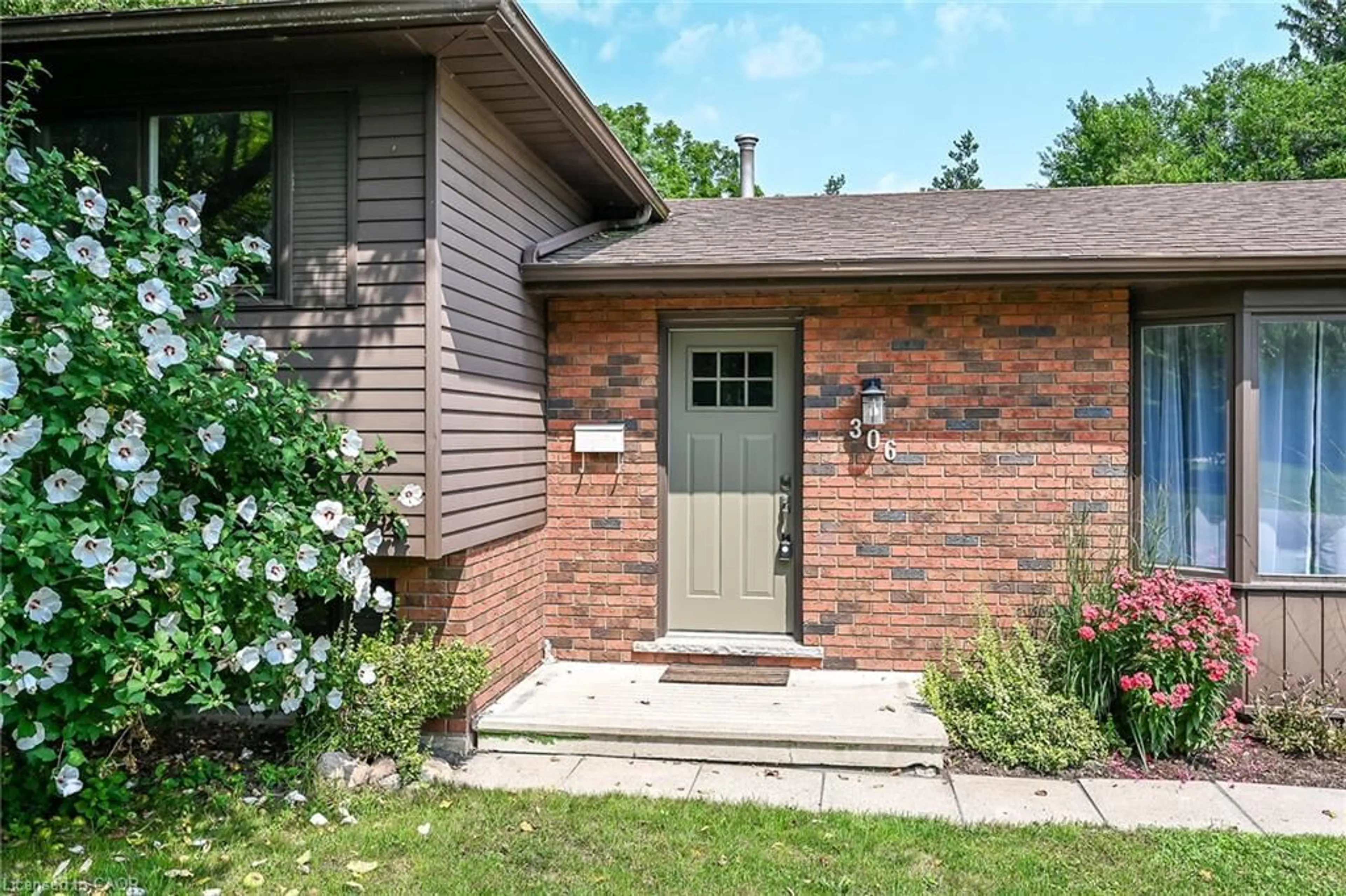 Home with brick exterior material, street for 306 Lanark St, Caledonia Ontario N3W 1E8