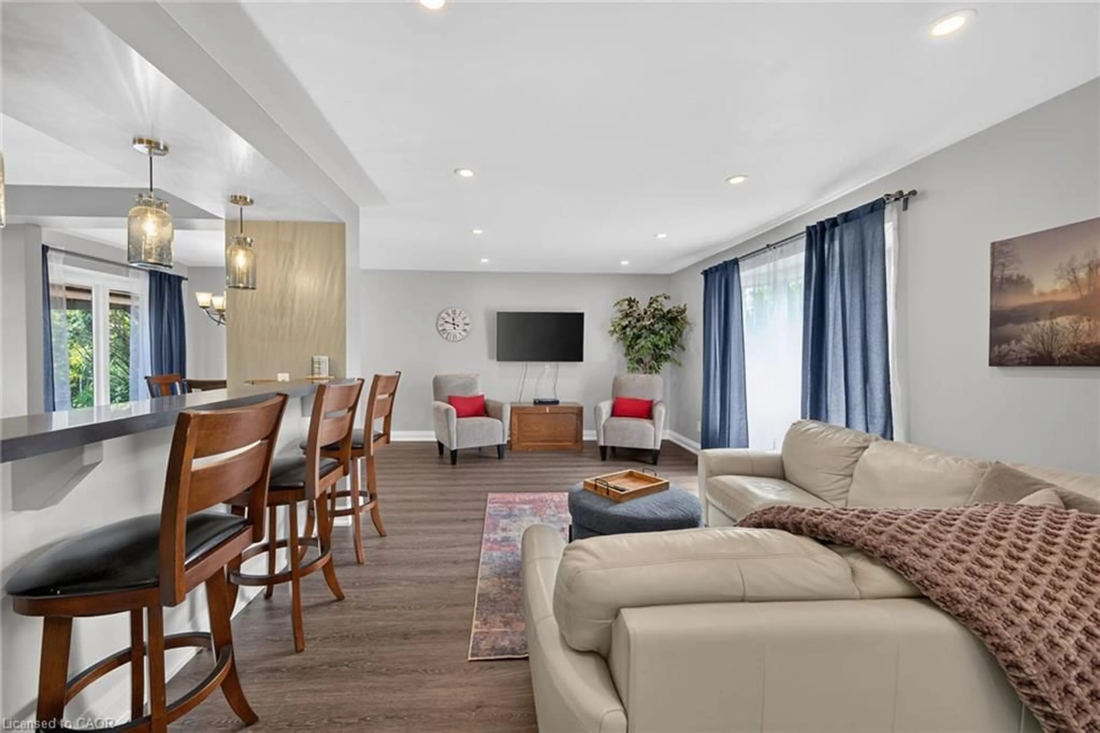Living room with furniture, unknown for 306 Lanark St, Caledonia Ontario N3W 1E8