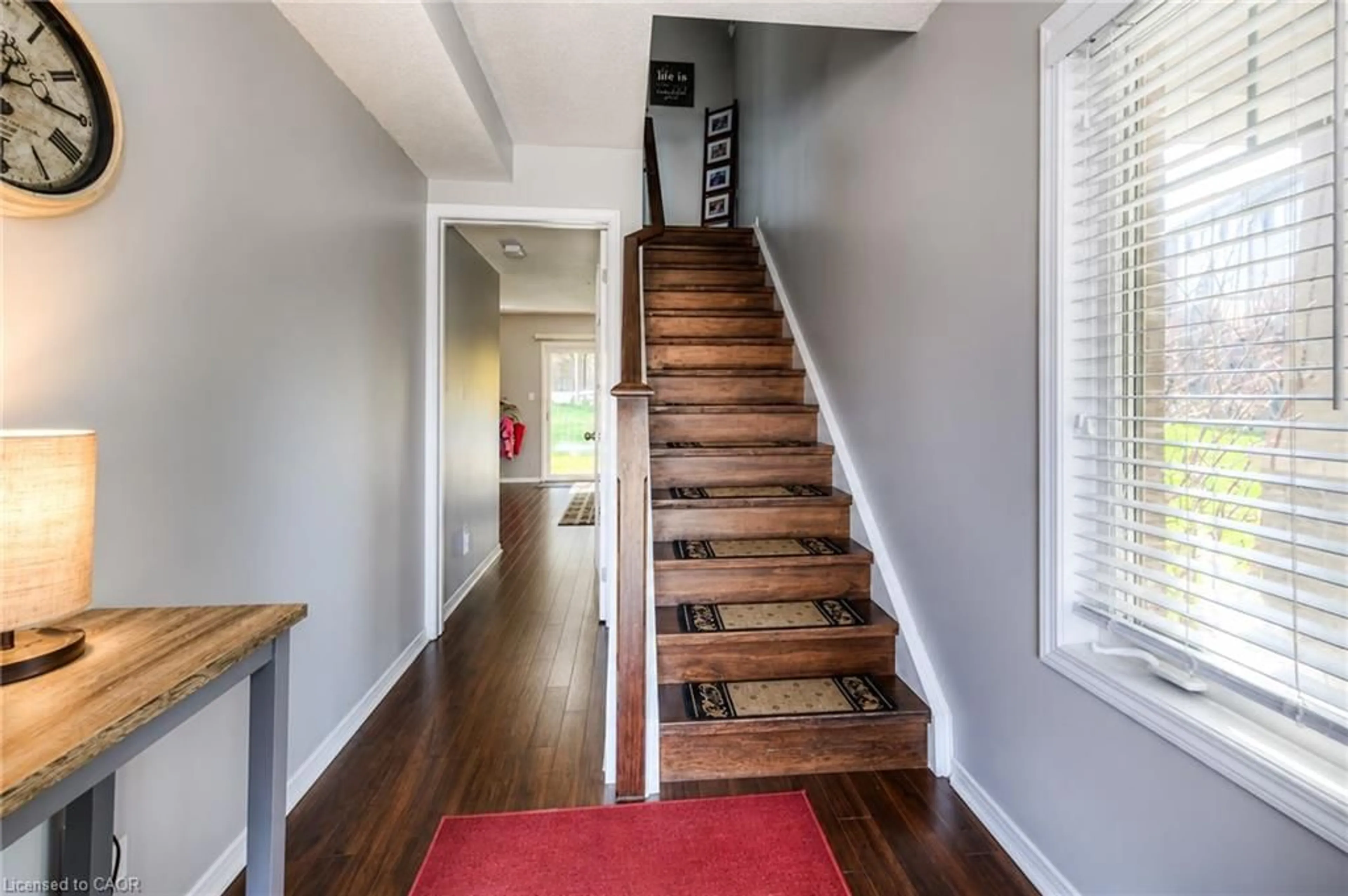 Indoor entryway for 750 Lawrence St #86, Cambridge Ontario N3H 4A9