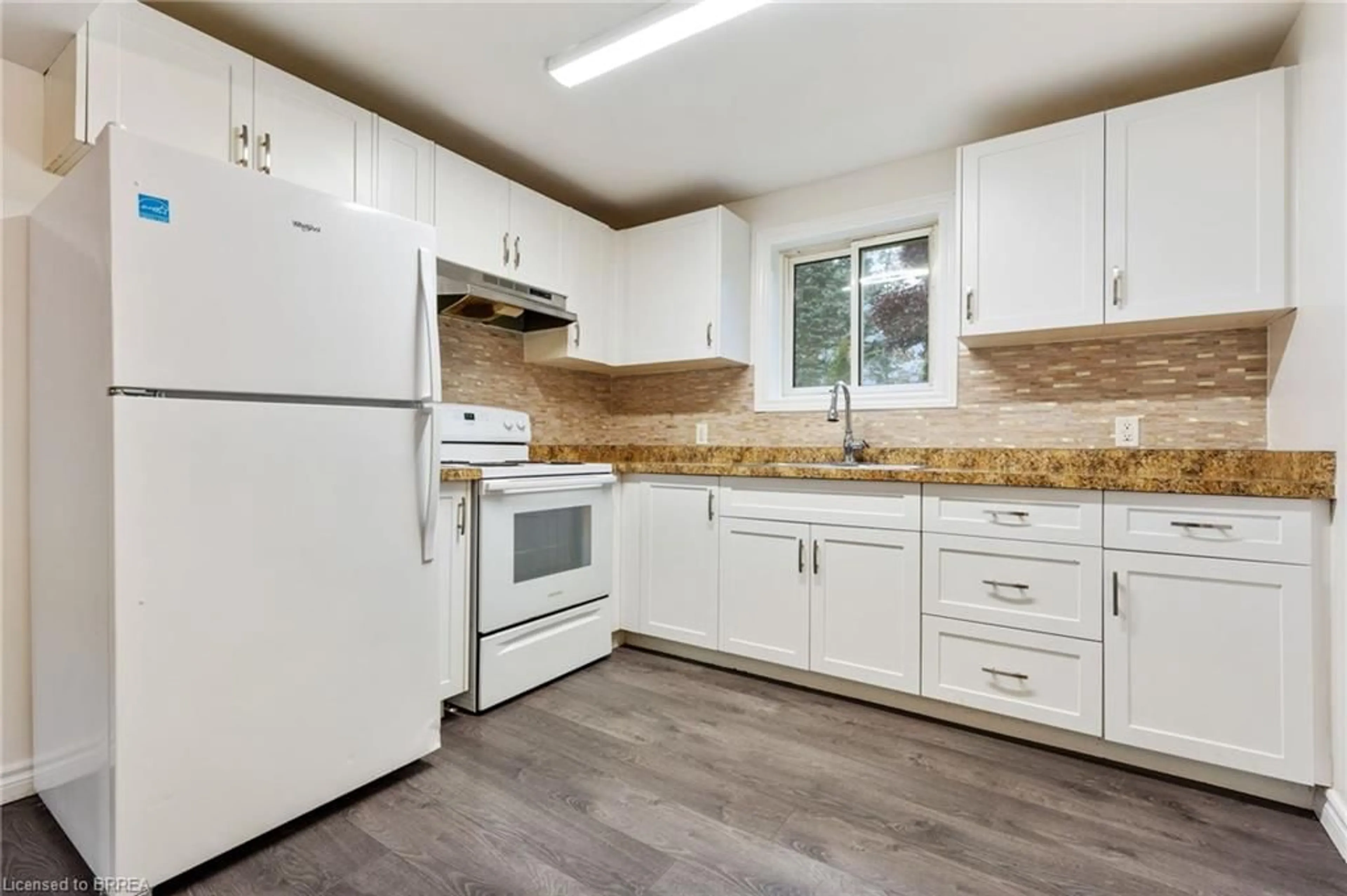 Standard kitchen, unknown for 9 Cherry St, Simcoe Ontario N3Y 1B3