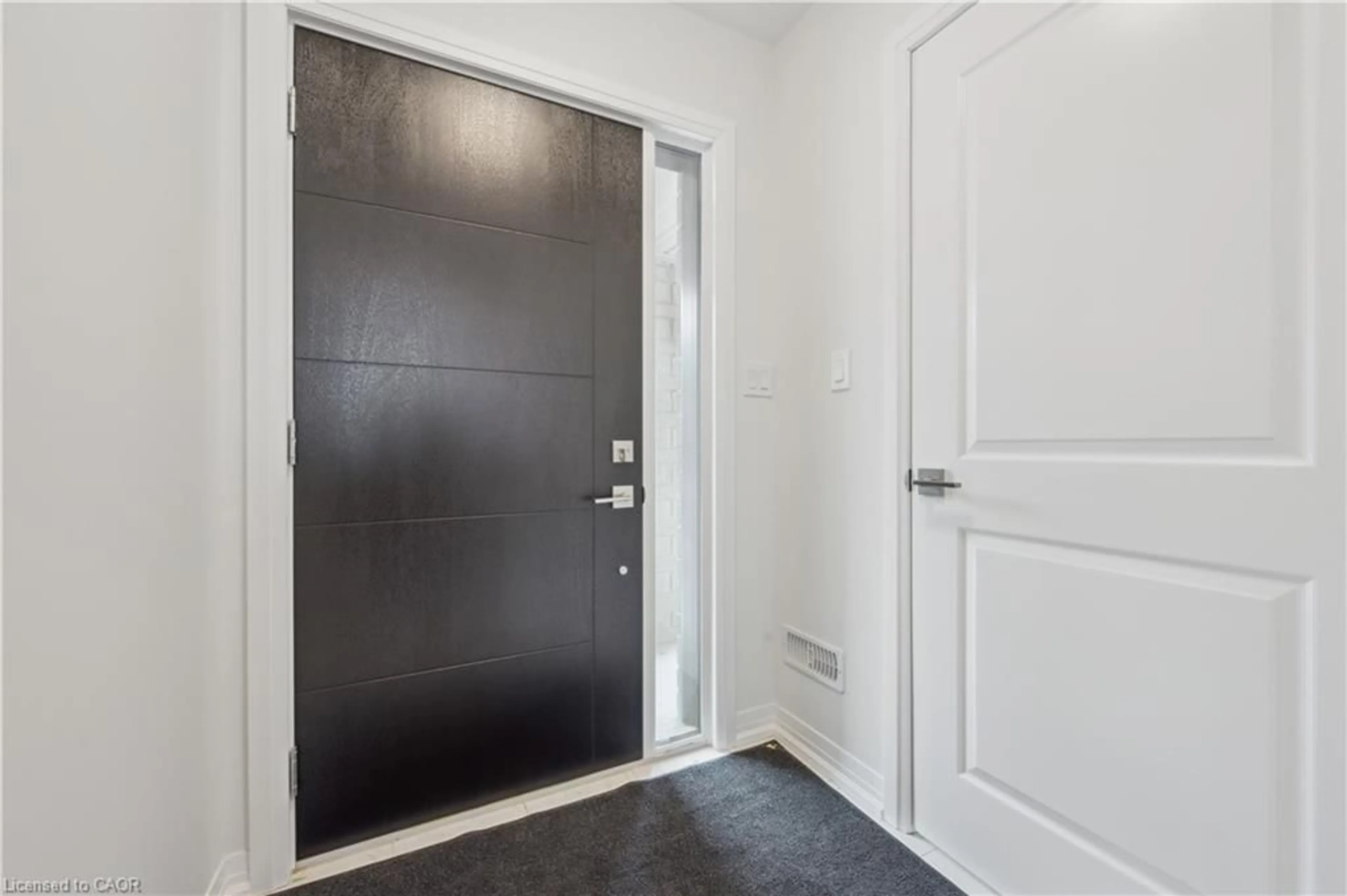 Indoor entryway for 15 Stauffer Woods Trail #1, Kitchener Ontario N2P 0L1