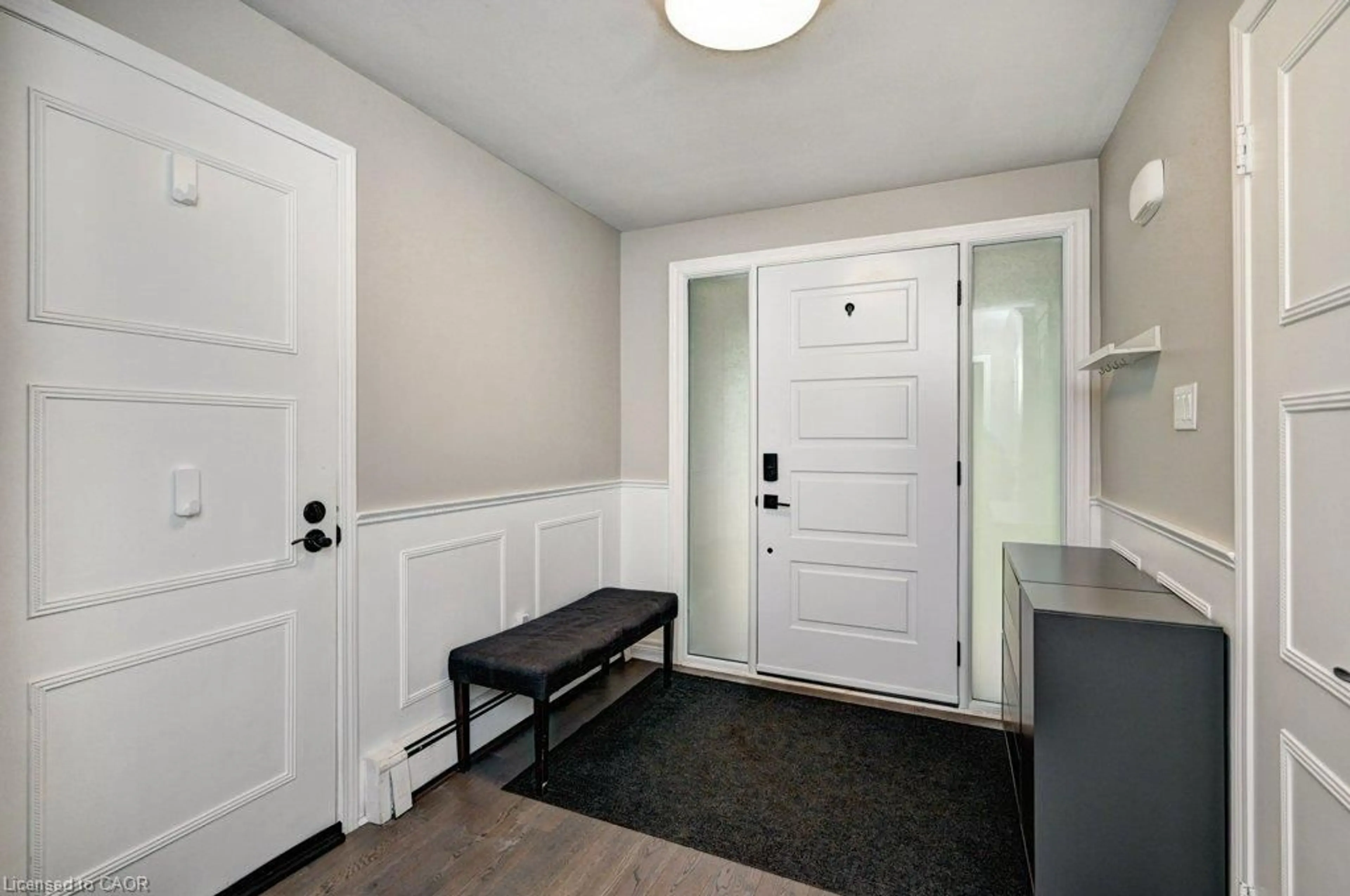 Indoor entryway for 163 Chelford Cres, Waterloo Ontario N2J 3T7