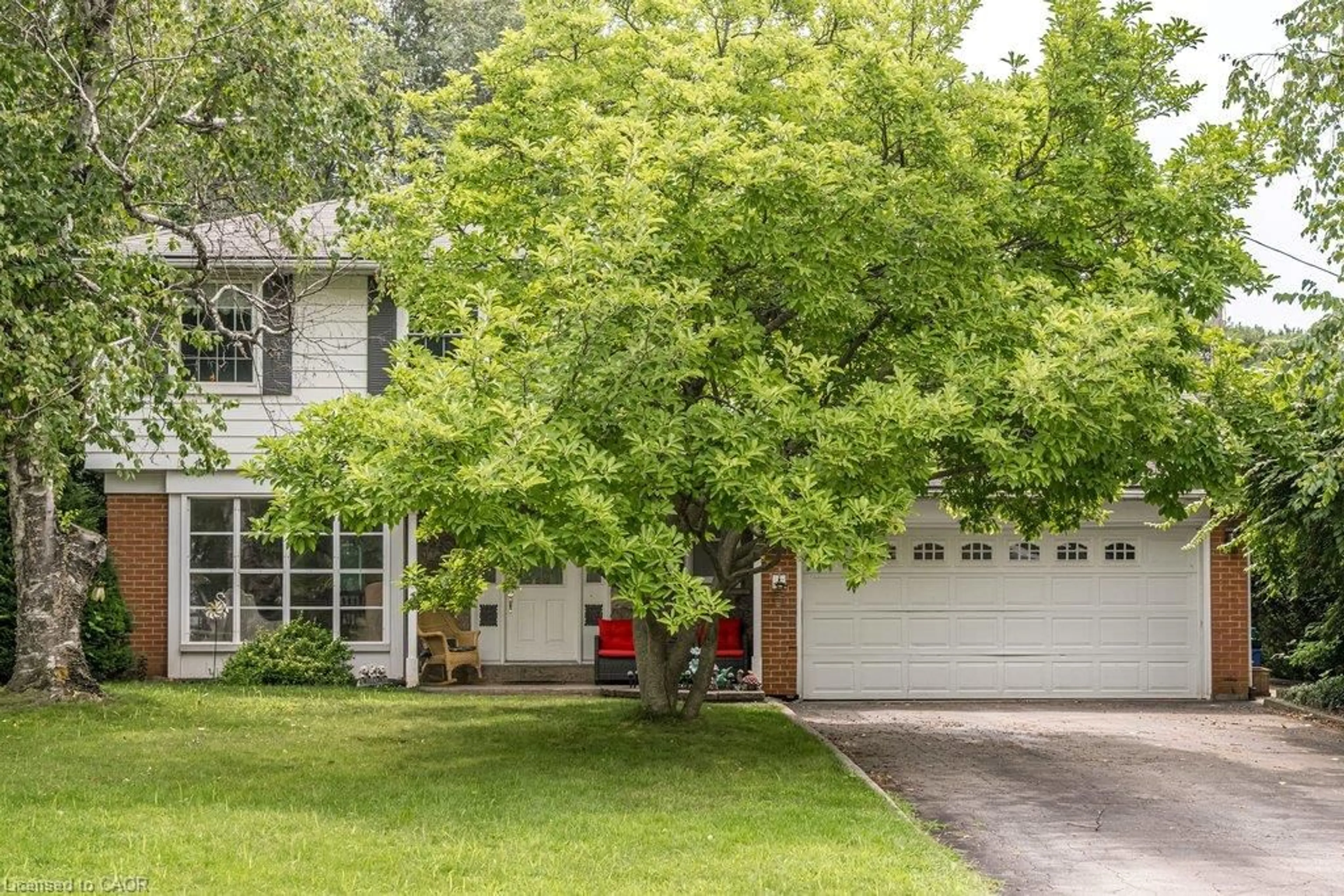 Home with vinyl exterior material, street for 3130 Keswick Crt, Burlington Ontario L7N 2J8
