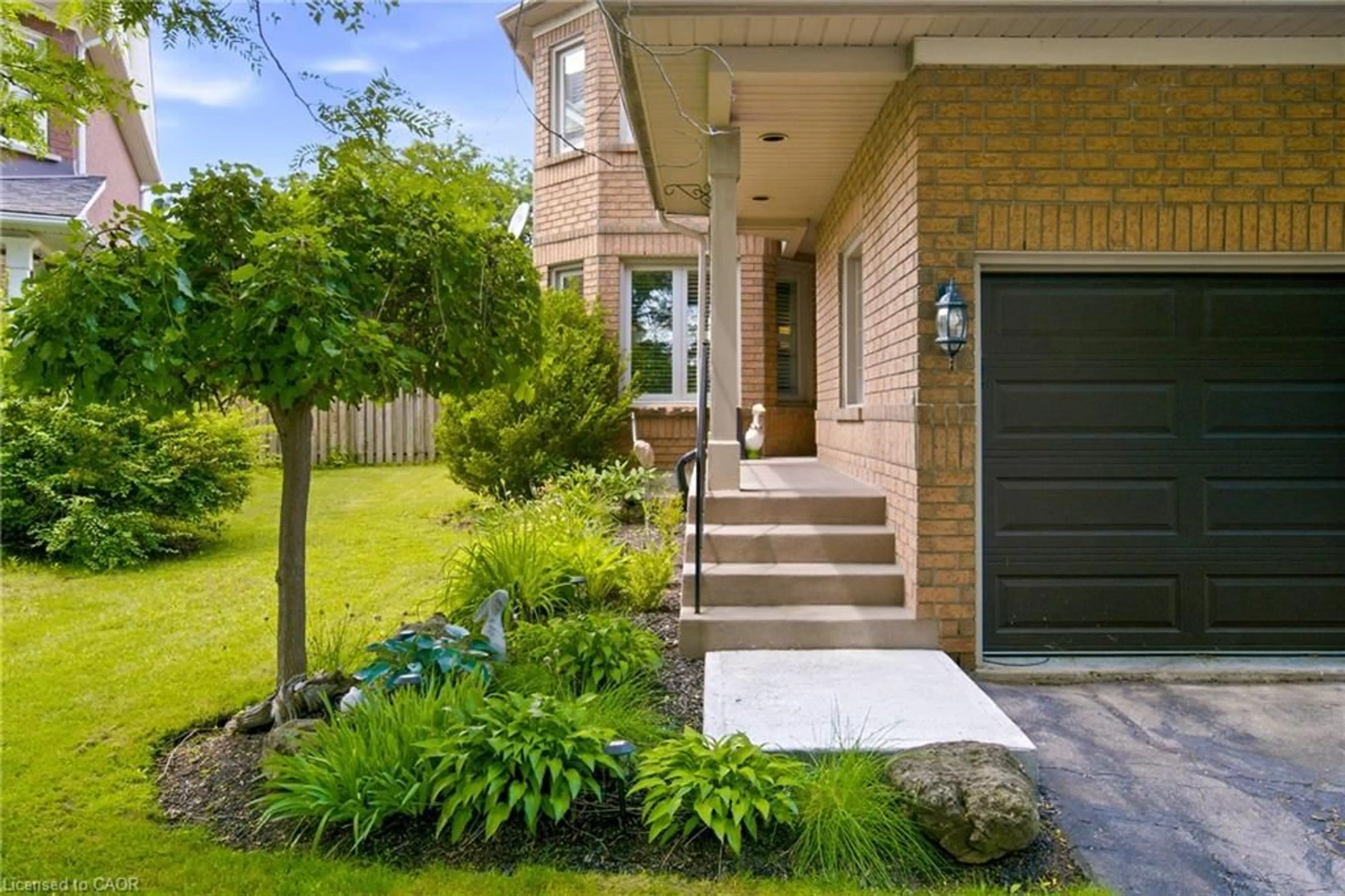 Home with brick exterior material, street for 213 Fellowes Cres, Waterdown Ontario L0R 2H3