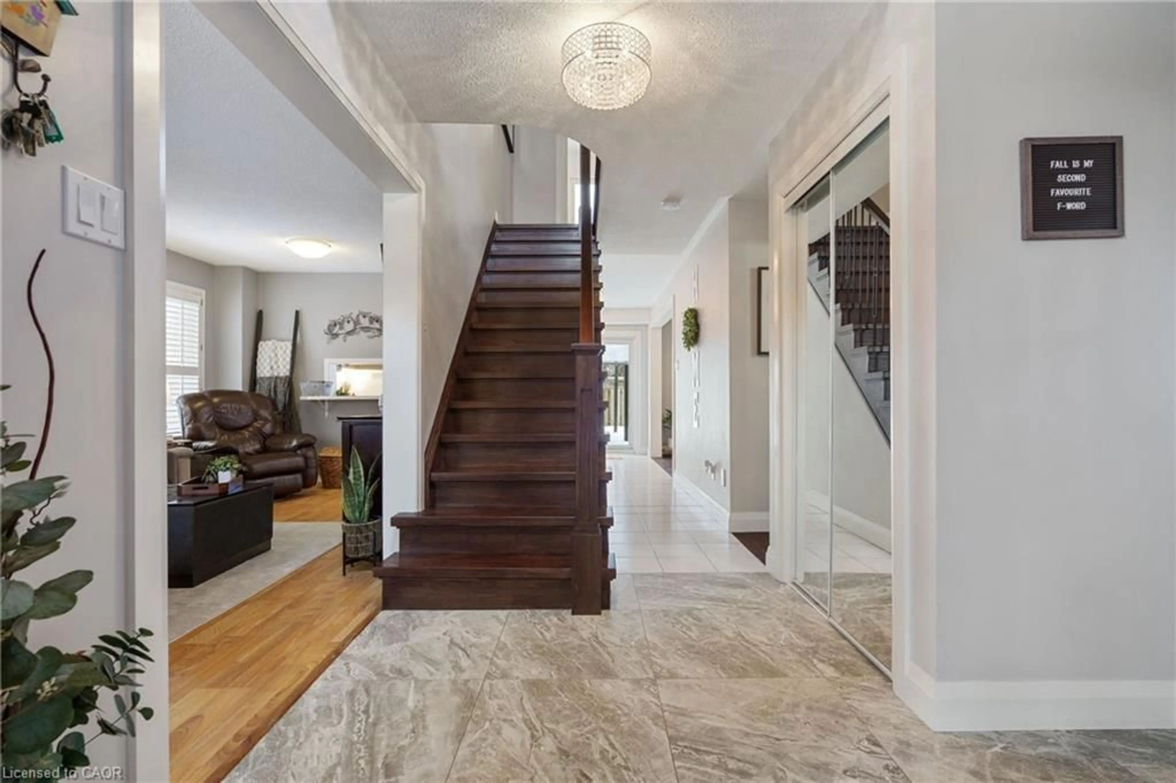 Indoor foyer for 213 Fellowes Cres, Waterdown Ontario L0R 2H3