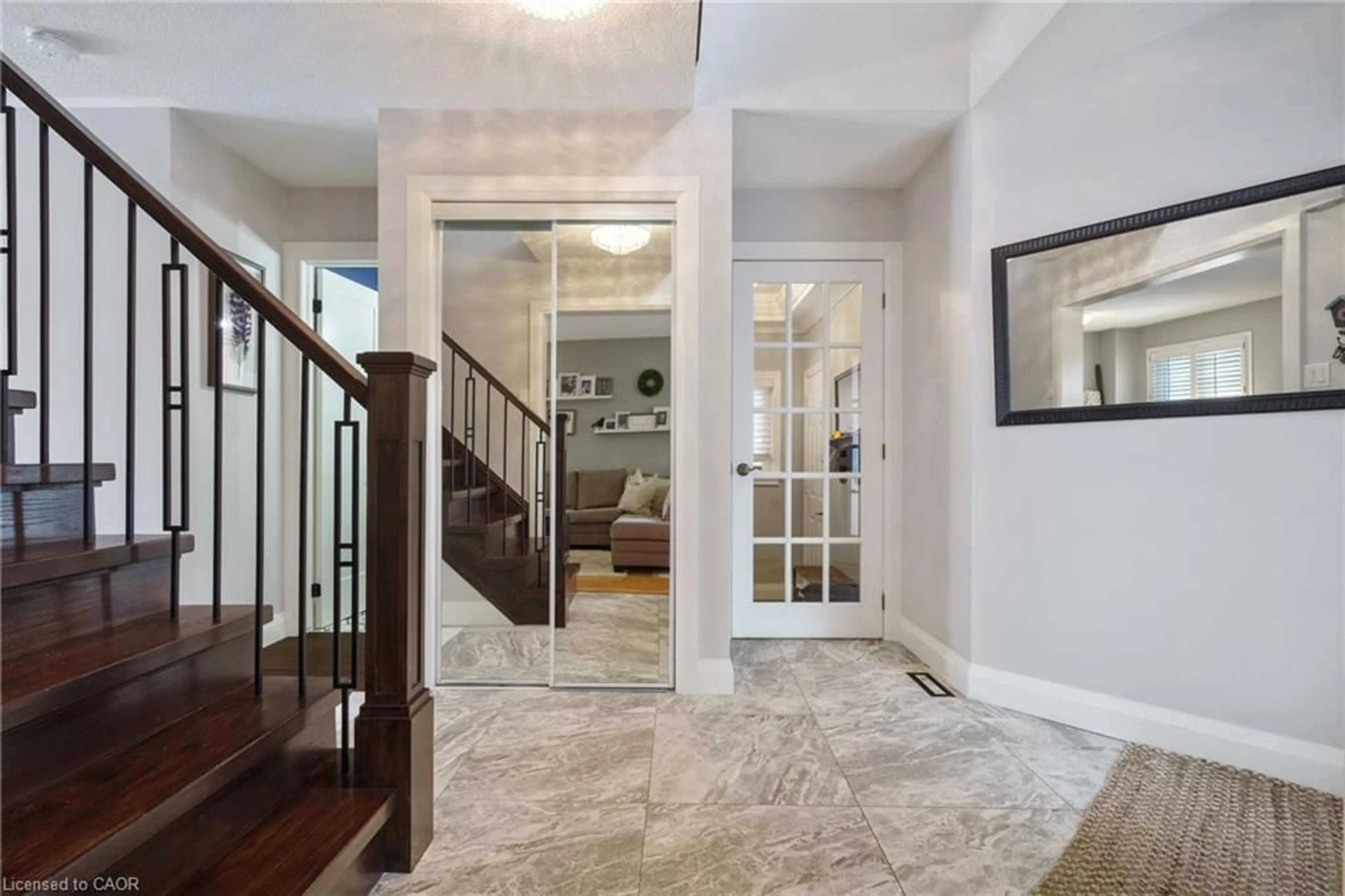 Indoor foyer for 213 Fellowes Cres, Waterdown Ontario L0R 2H3