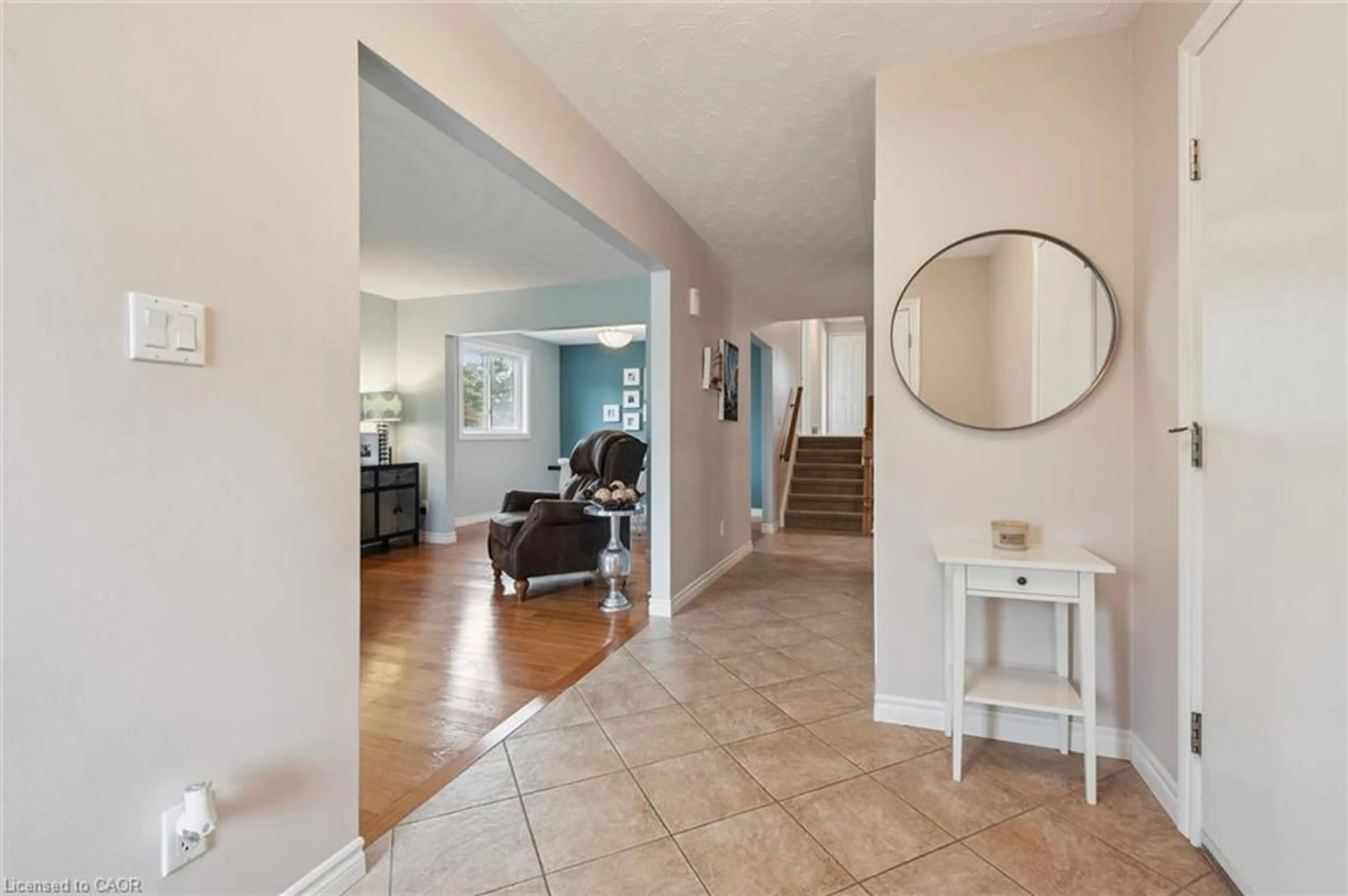 Indoor entryway for 139 Brierdale Dr, Kitchener Ontario N2A 3S8