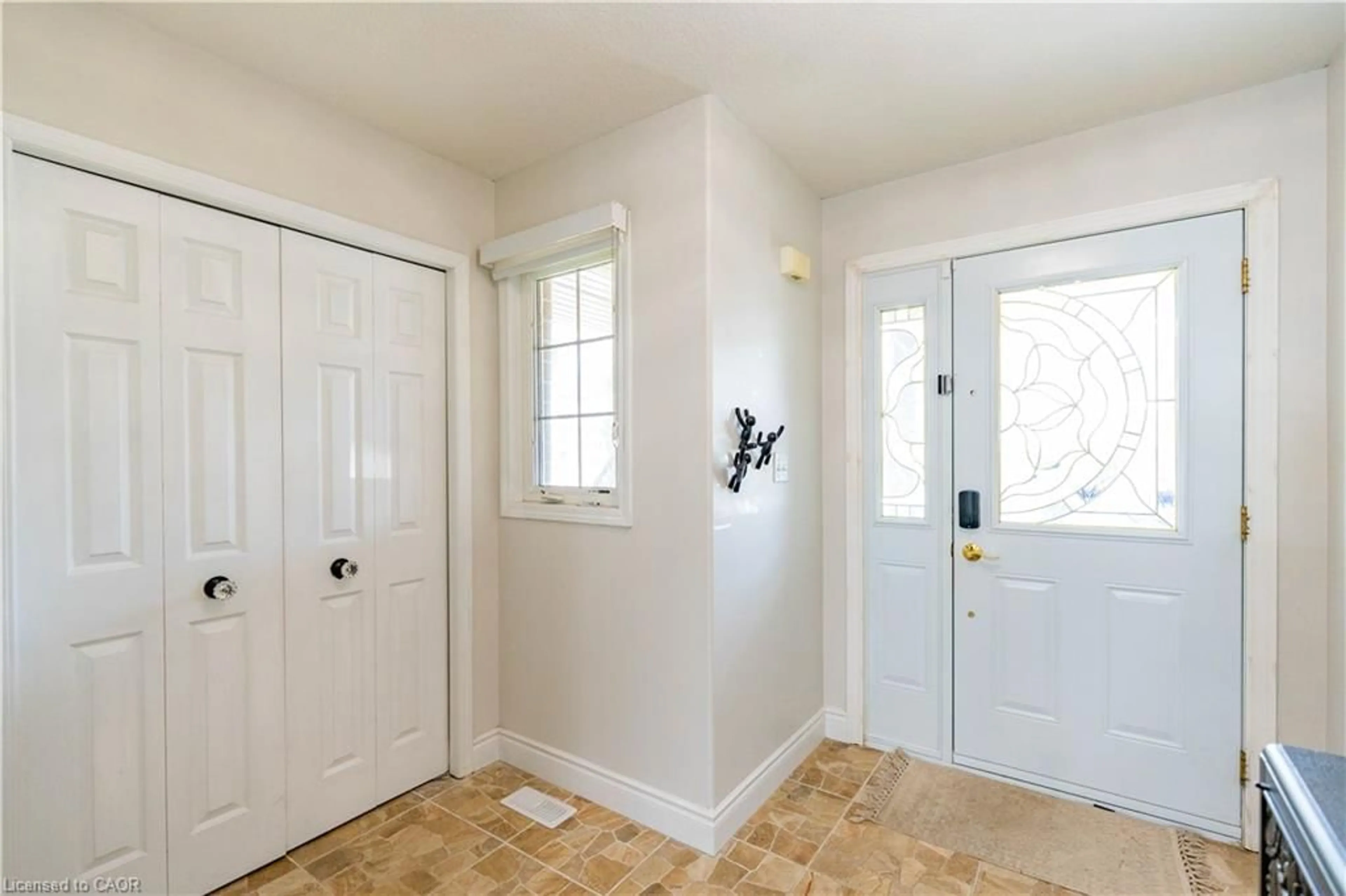 Indoor entryway for 122 Iron Gate St, Kitchener Ontario N2N 3R4
