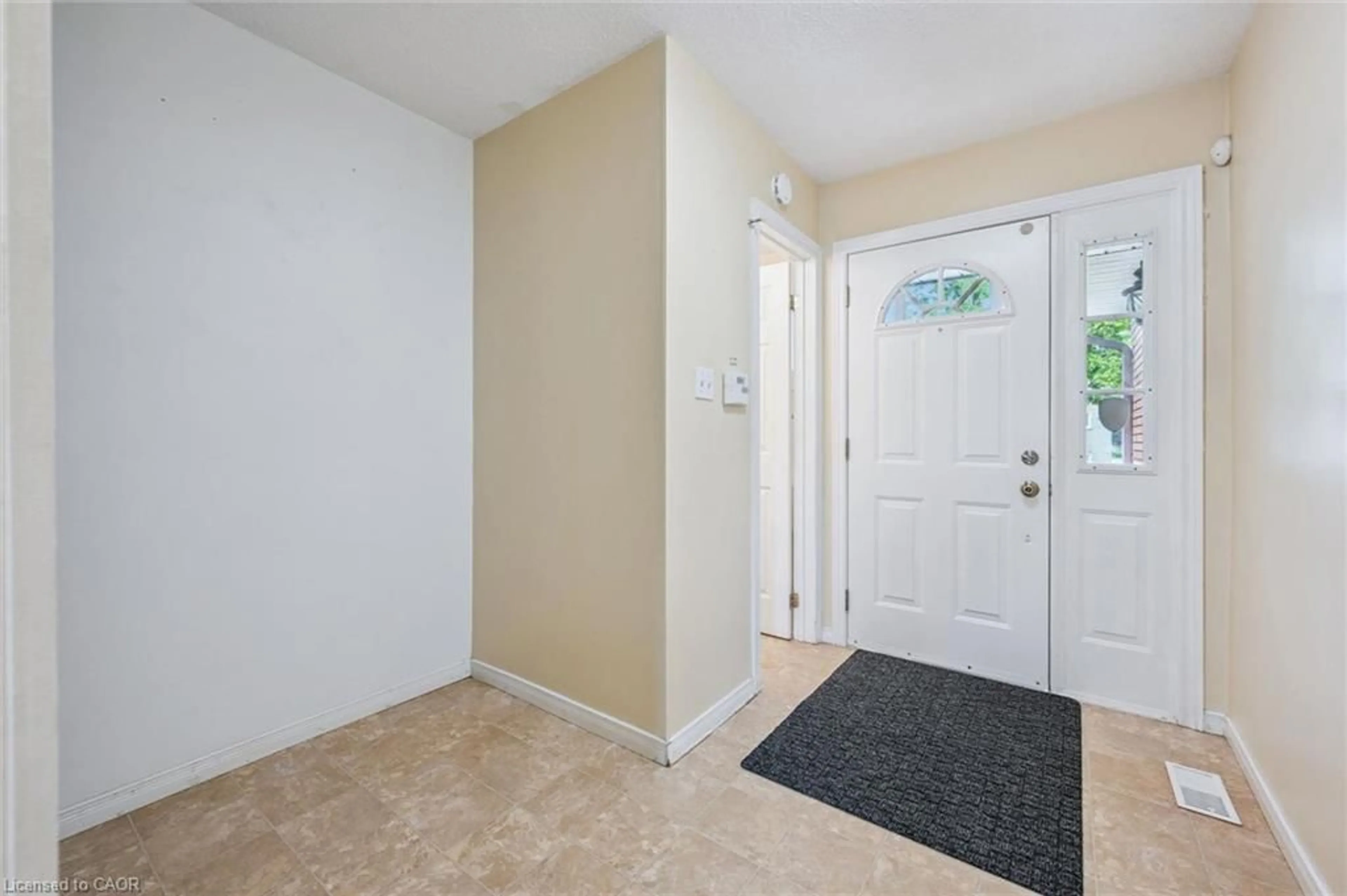 Indoor entryway for 201 Veronica Dr, Kitchener Ontario N2R 1L5