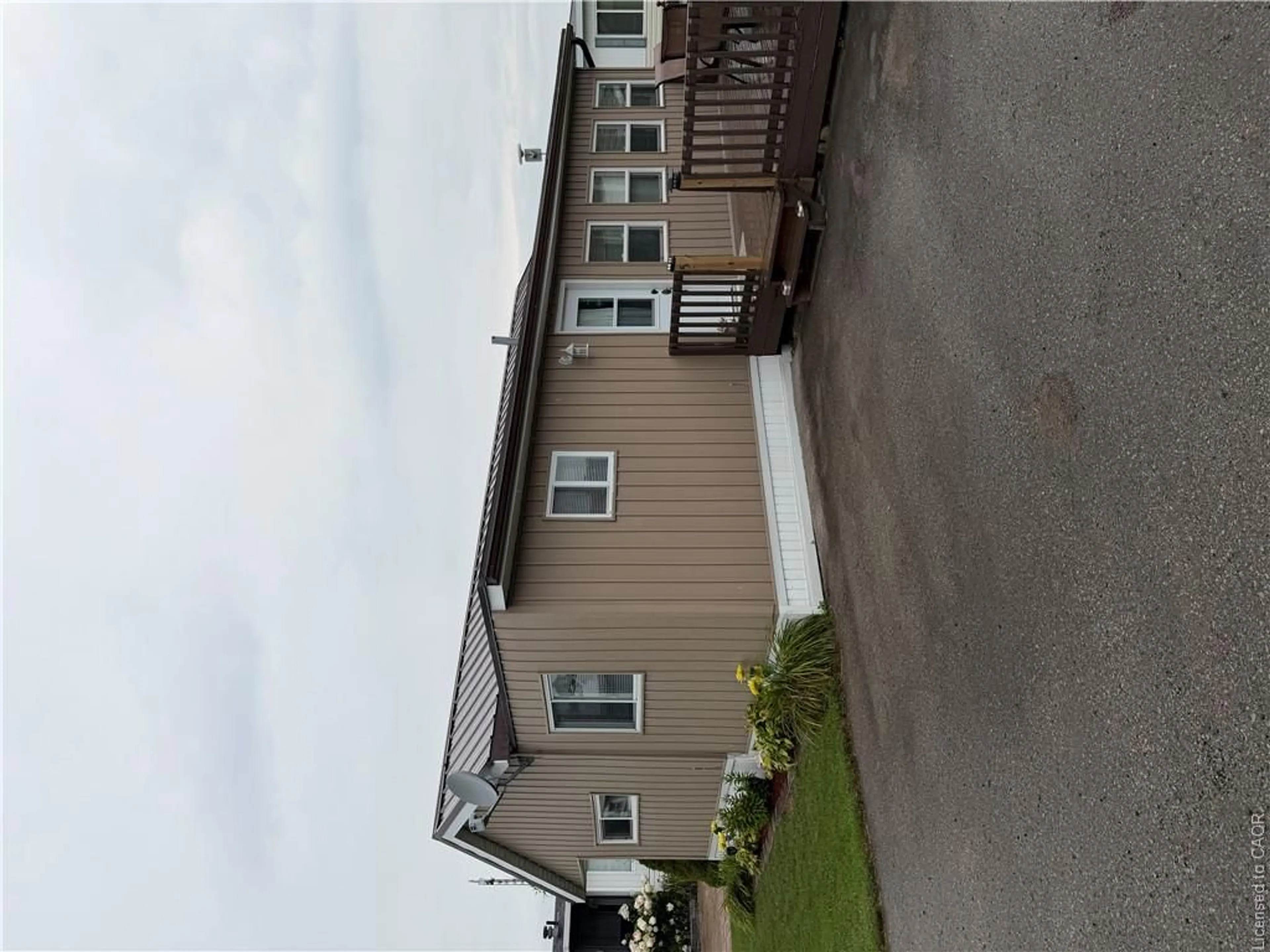 A pic from outside/outdoor area/front of a property/back of a property/a pic from drone, building for 92 Clubhouse Rd #25, Turkey Point Ontario N0E 1T0