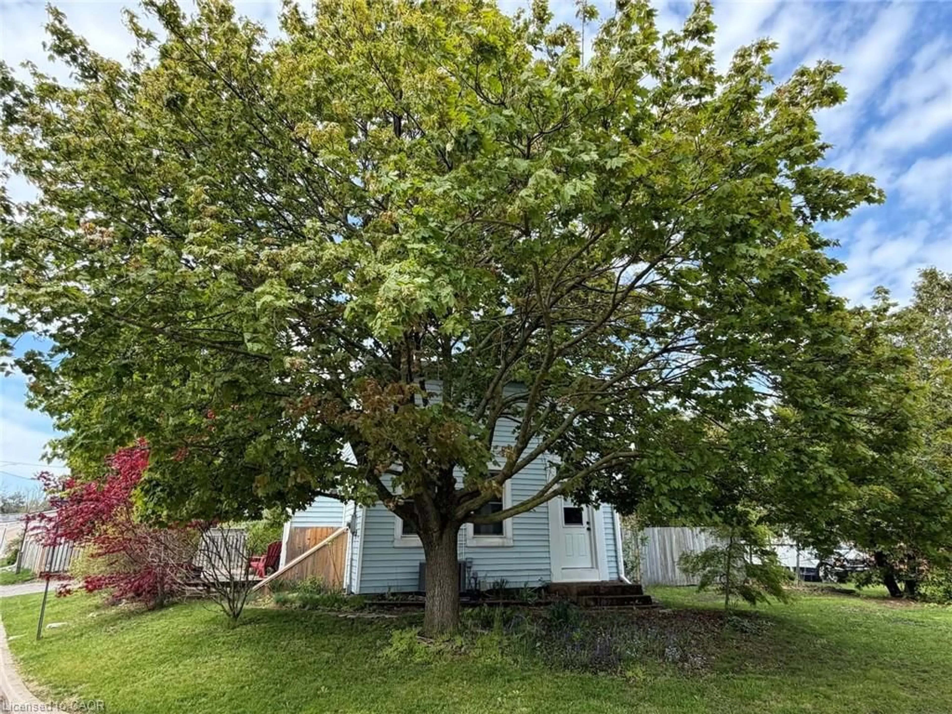 A pic from outside/outdoor area/front of a property/back of a property/a pic from drone, street for 1 John Ave, Paris Ontario N3L 2S8