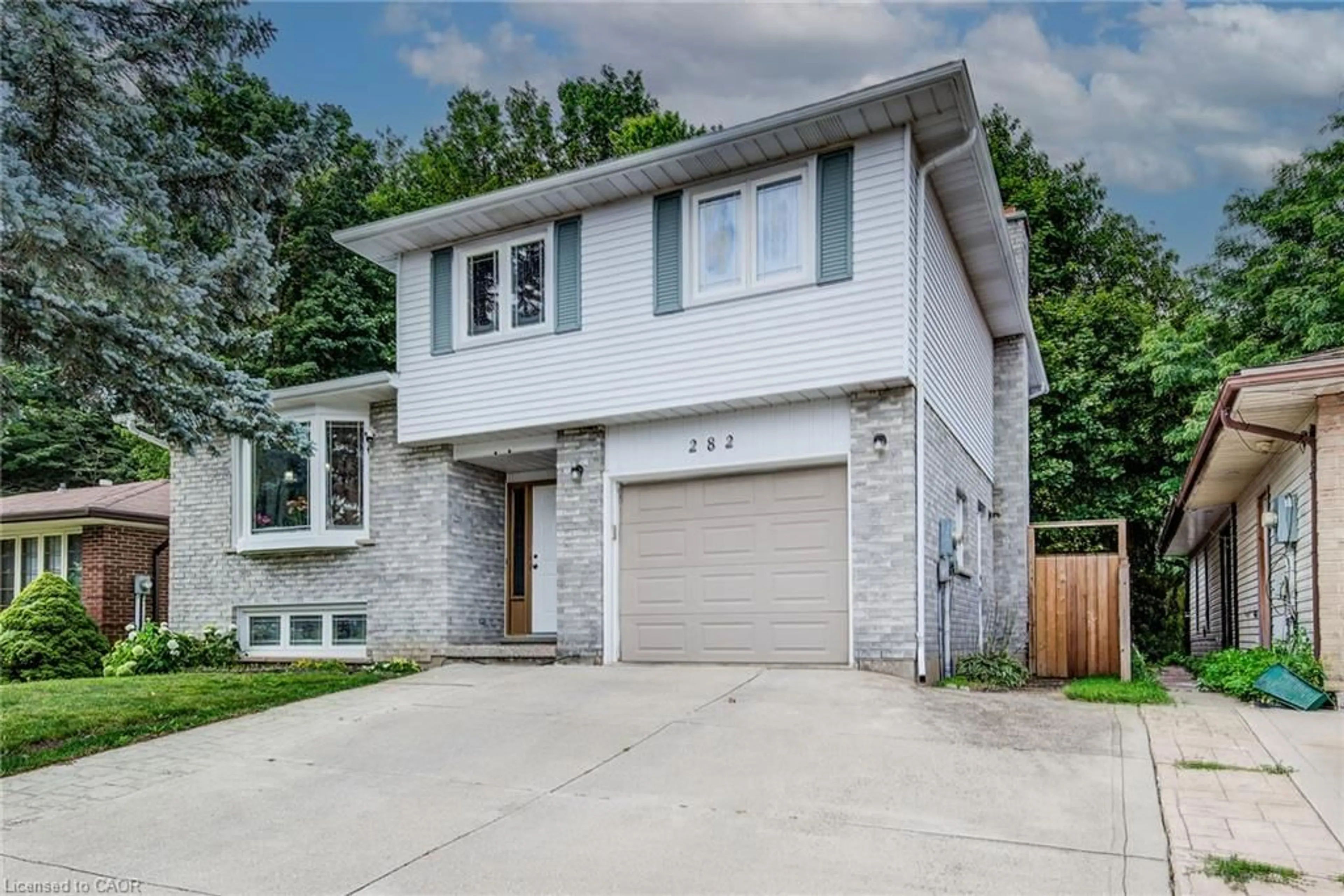 Home with brick exterior material, street for 282 Driftwood Dr, Kitchener Ontario N2N 1X6