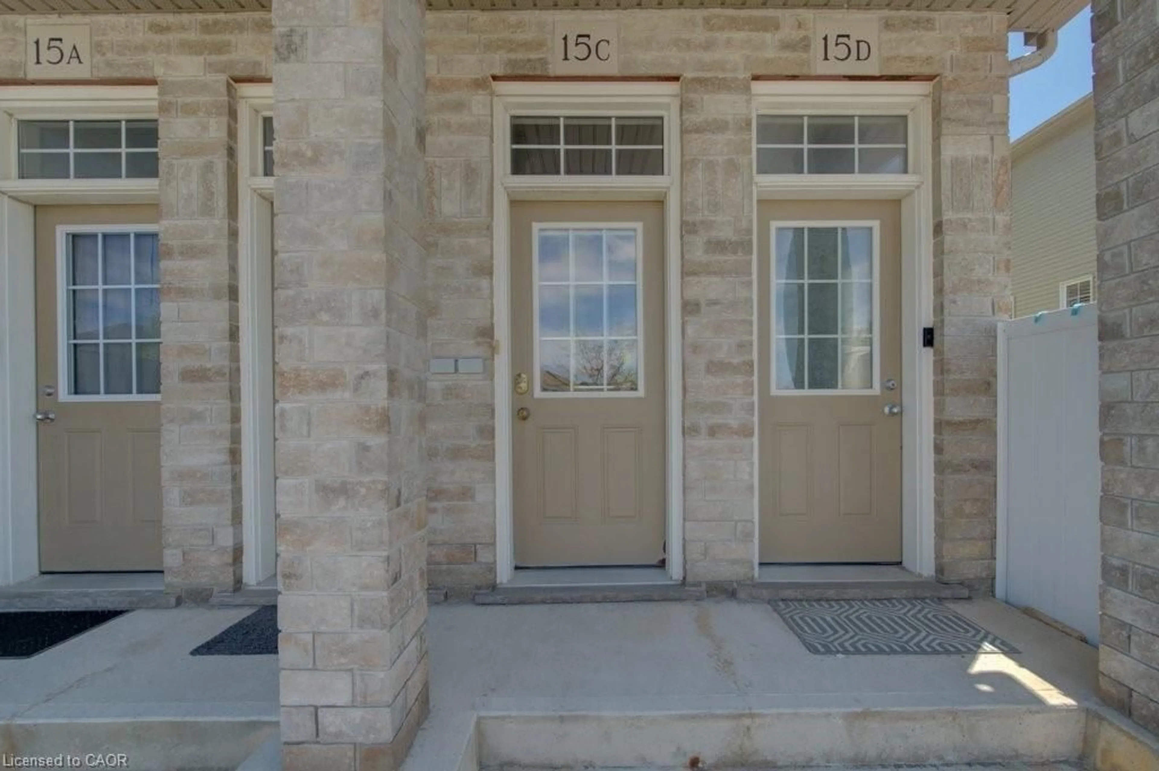 Indoor entryway for 240 Westmeadow Dr #15C, Kitchener Ontario N2N 0A1