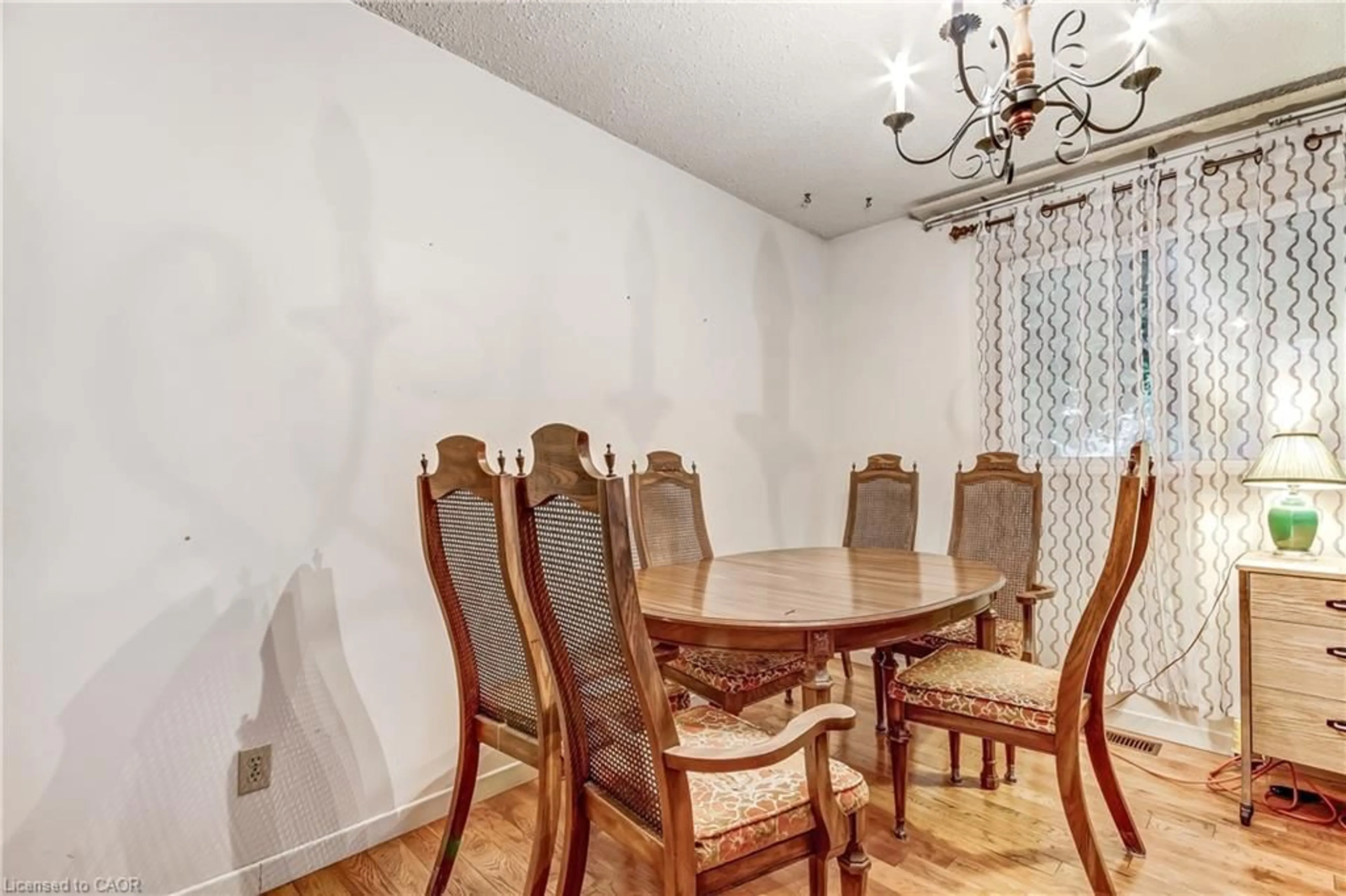 Dining room, wood/laminate floor for 965 St George St, Port Dover Ontario N0A 1N4