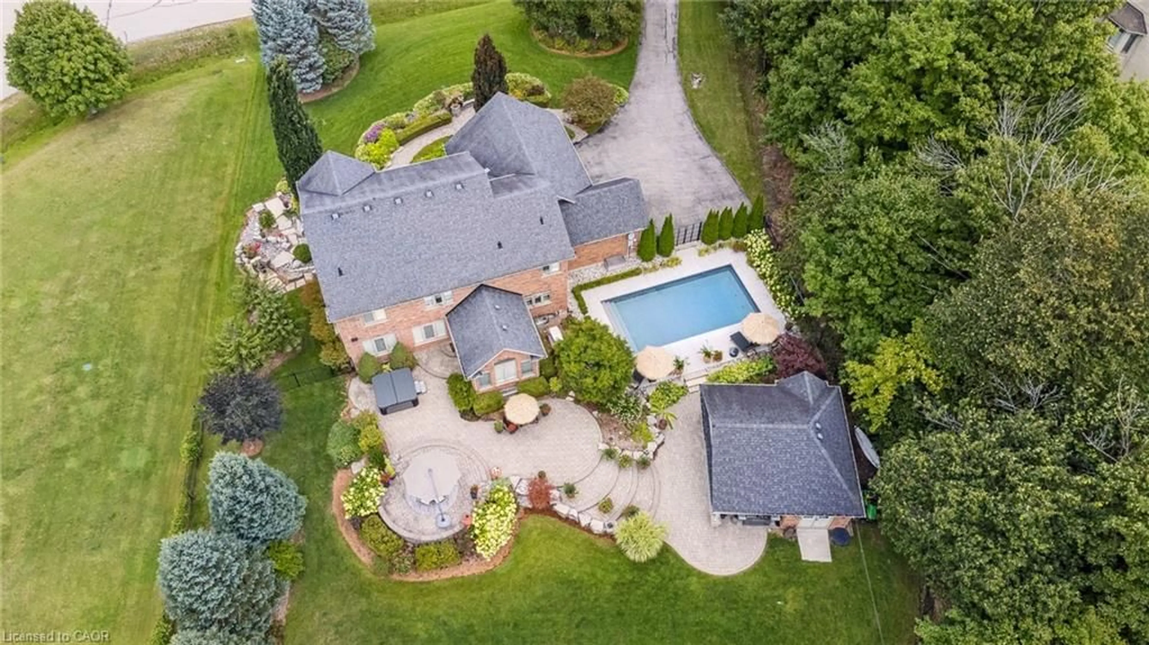A pic from outside/outdoor area/front of a property/back of a property/a pic from drone, street for 11370 Taylor Crt, Milton Ontario L0P 1B0