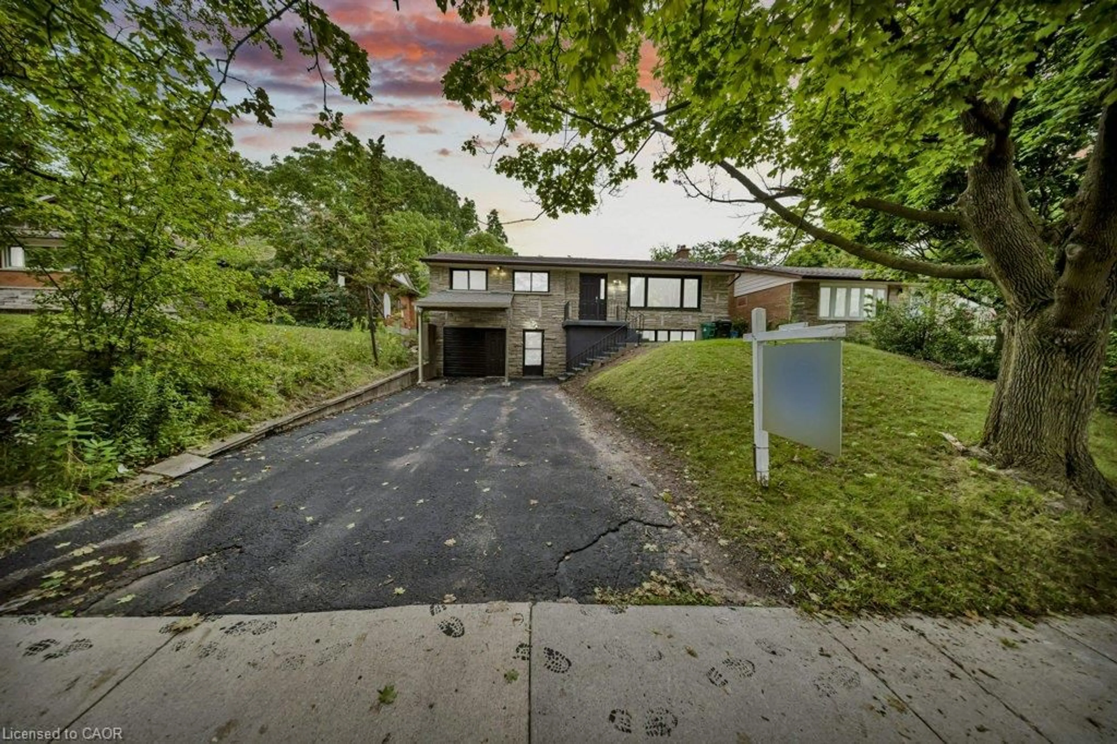 A pic from outside/outdoor area/front of a property/back of a property/a pic from drone, street for 396 Hazel St, Waterloo Ontario N2L 3P6