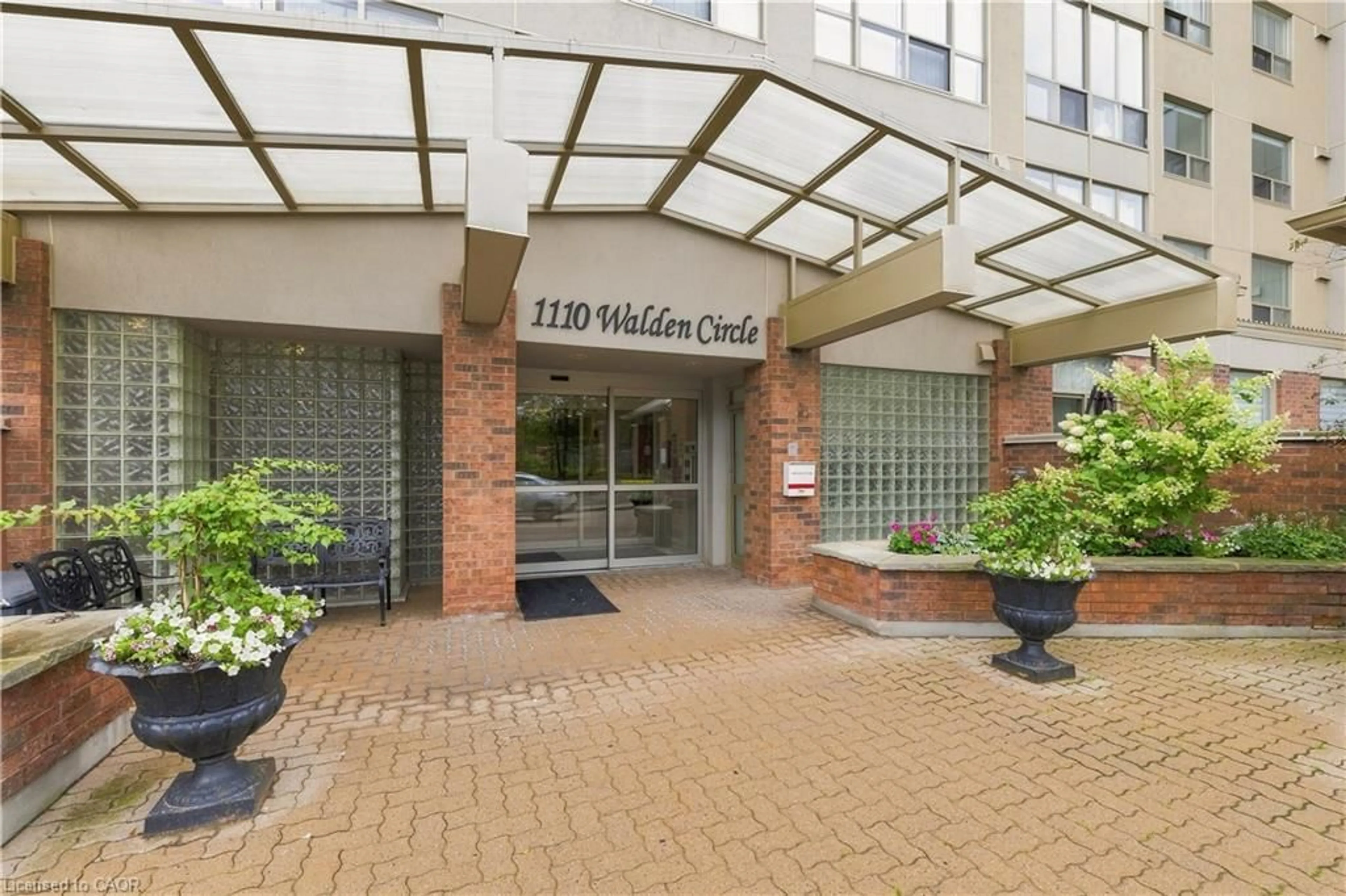 Indoor foyer for 1110 Walden Cir #312, Mississauga Ontario L5J 4R3