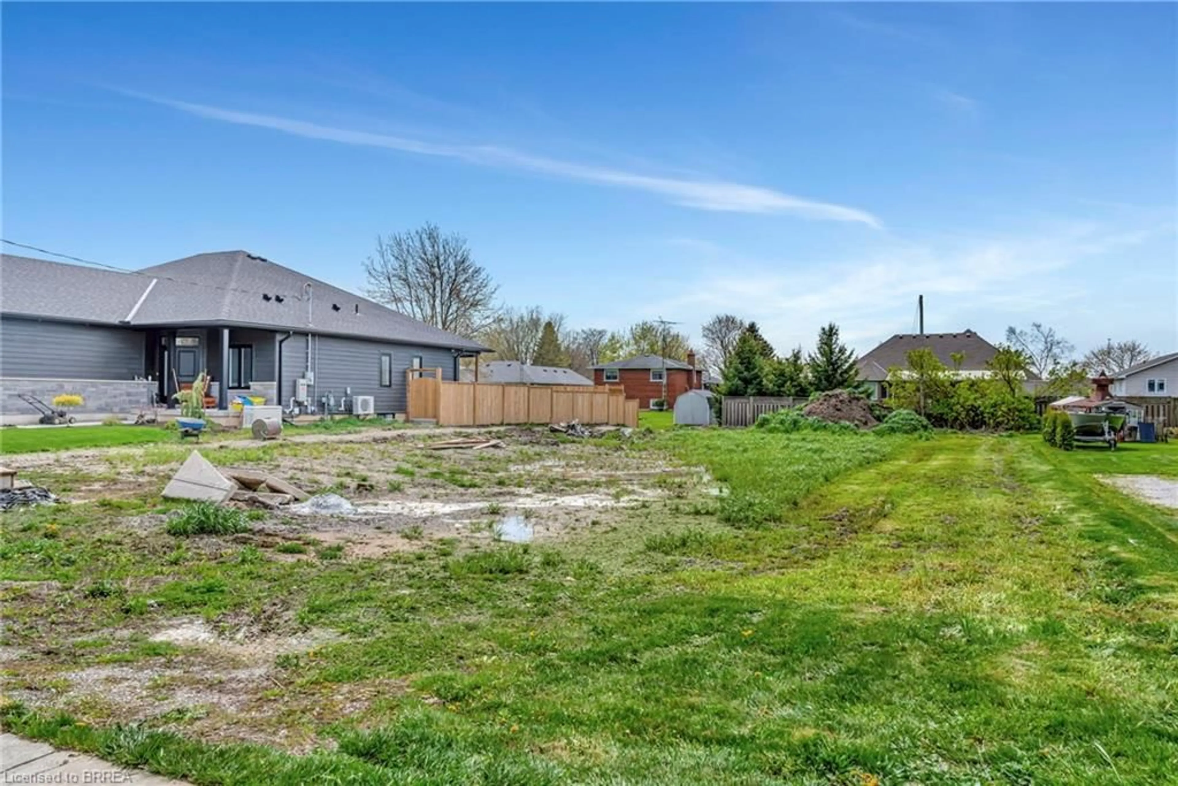 A pic from outside/outdoor area/front of a property/back of a property/a pic from drone, unknown for 1079 Bay St, Port Rowan Ontario N0E 1M0