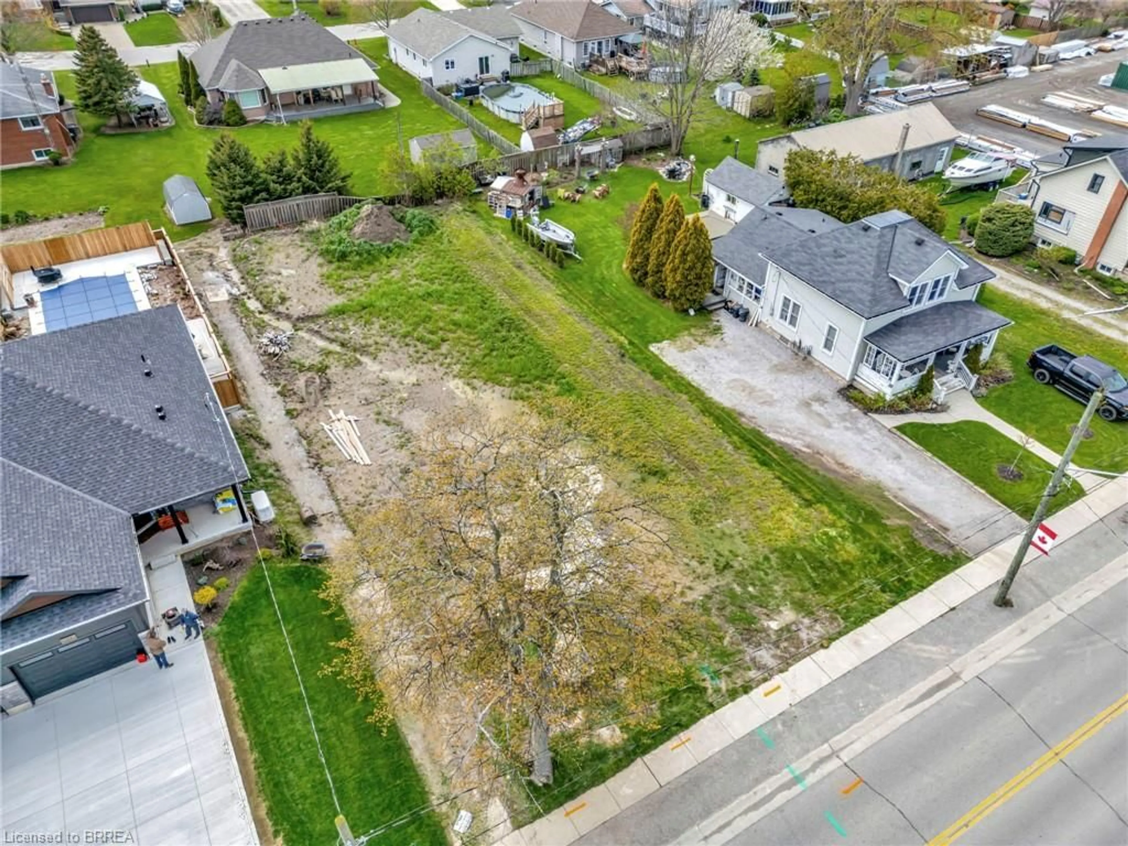 A pic from outside/outdoor area/front of a property/back of a property/a pic from drone, street for 1079 Bay St, Port Rowan Ontario N0E 1M0