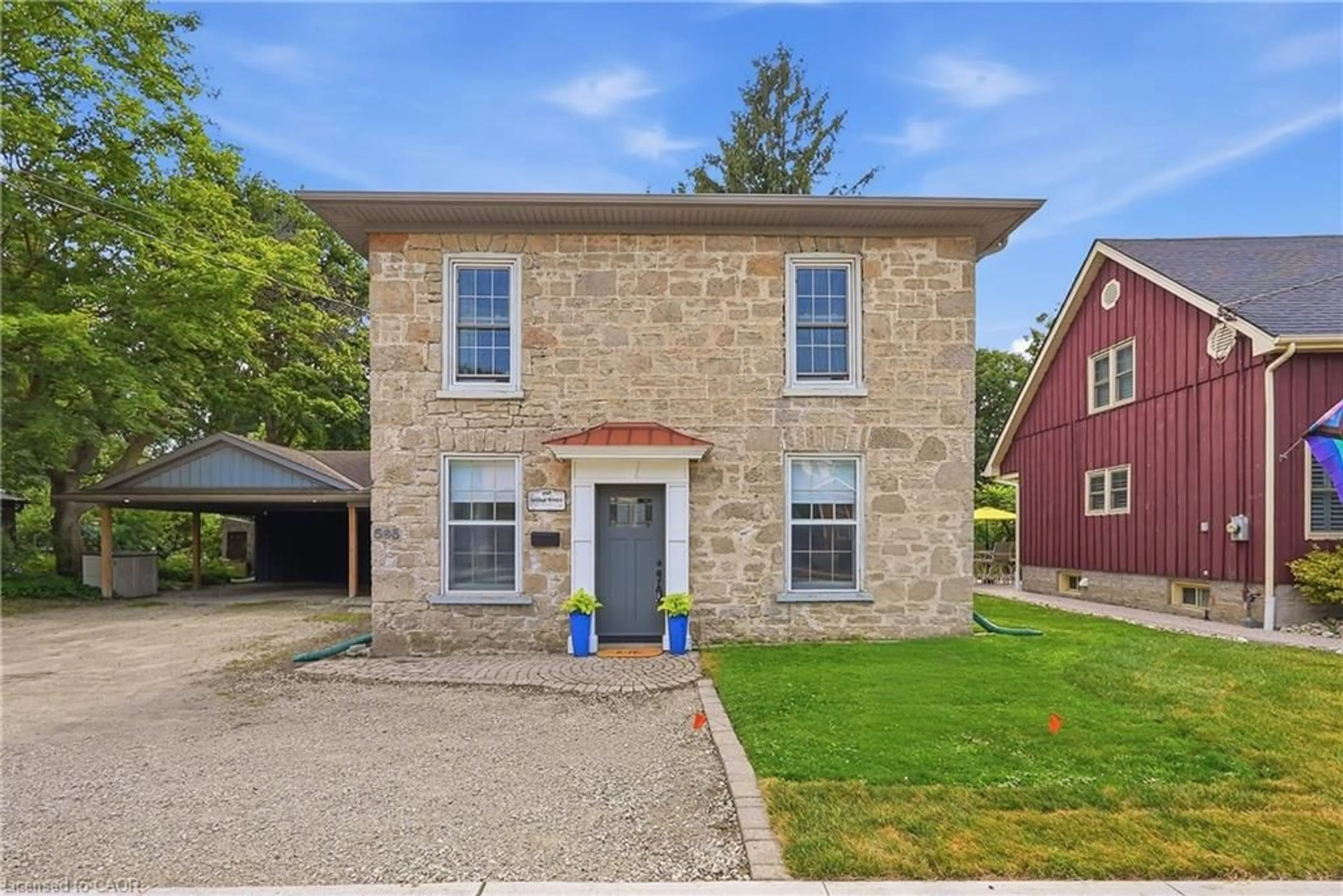 Home with brick exterior material, building for 565 St David St, Fergus Ontario N1M 2K5