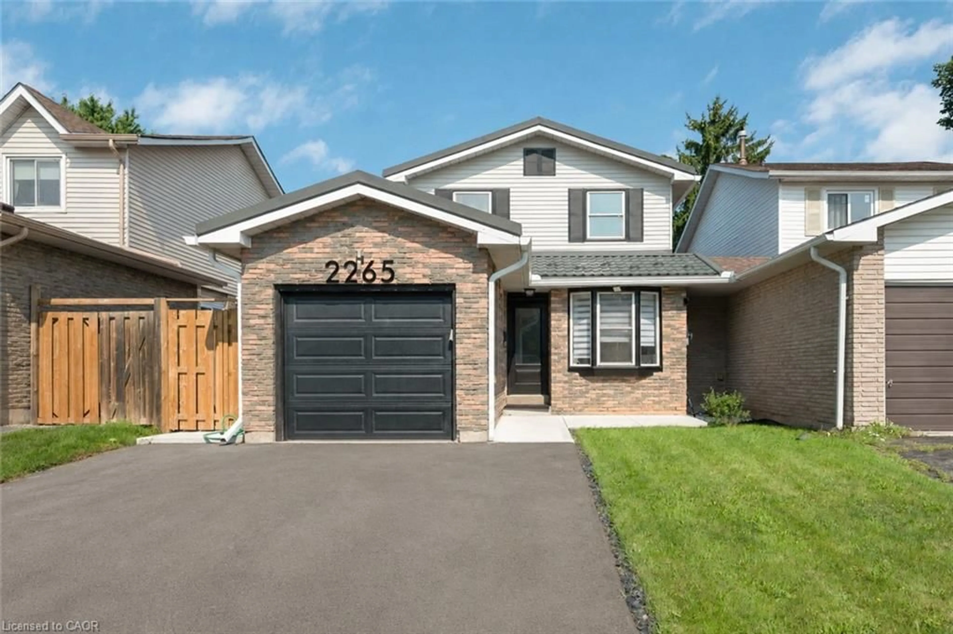 Home with brick exterior material, street for 2265 Middlesmoor Cres, Burlington Ontario L7P 3X2