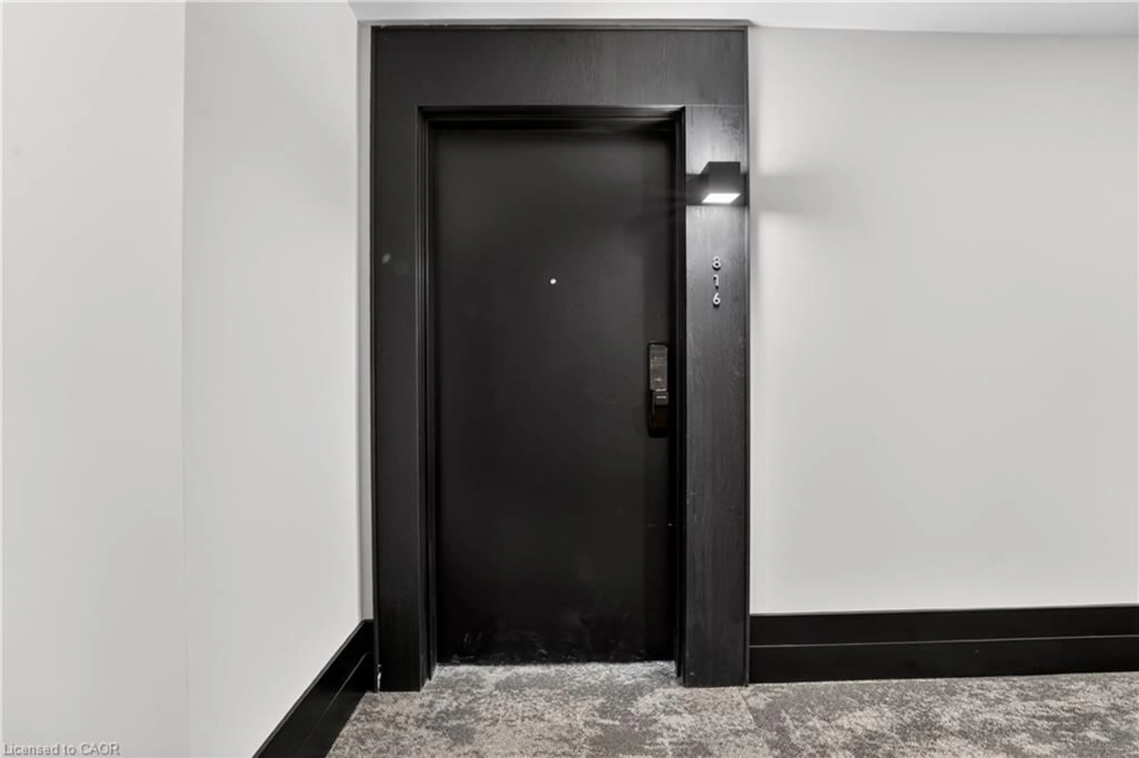 Indoor foyer for 461 Green Rd #816, Stoney Creek Ontario L8E 0L5