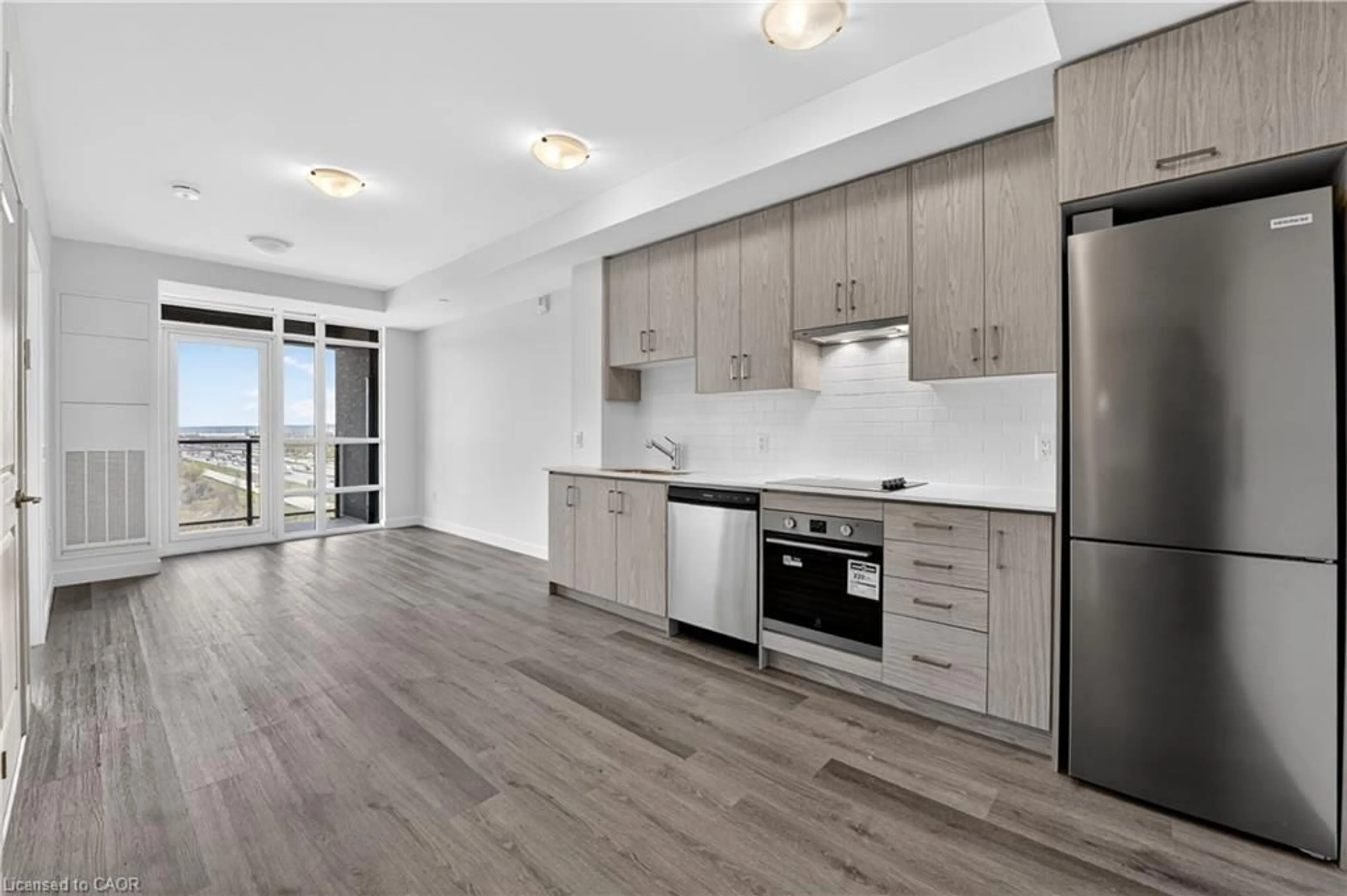 Open concept kitchen, wood/laminate floor for 461 Green Rd #816, Stoney Creek Ontario L8E 0L5
