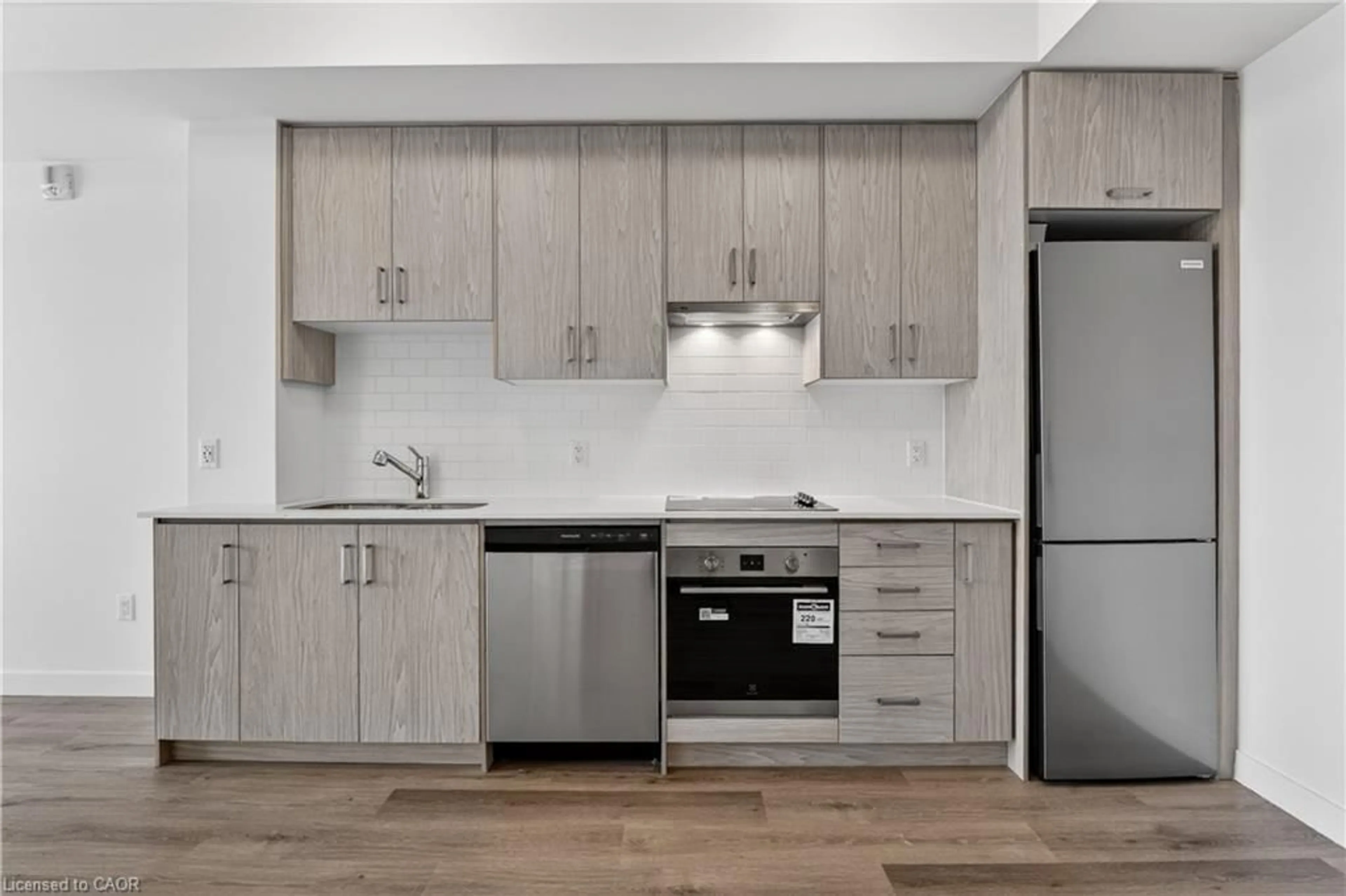 Standard kitchen, wood/laminate floor for 461 Green Rd #816, Stoney Creek Ontario L8E 0L5