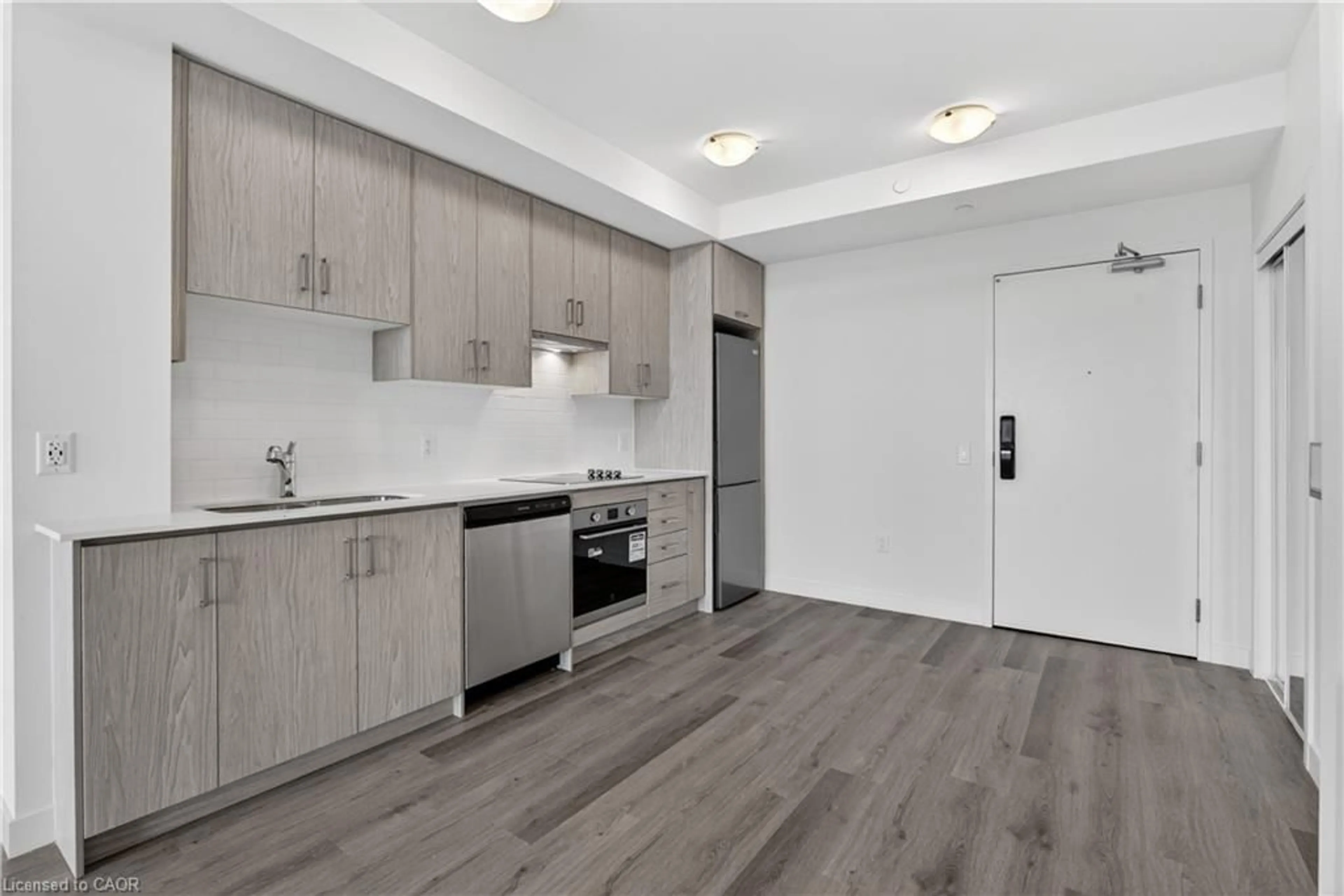 Standard kitchen, wood/laminate floor for 461 Green Rd #816, Stoney Creek Ontario L8E 0L5