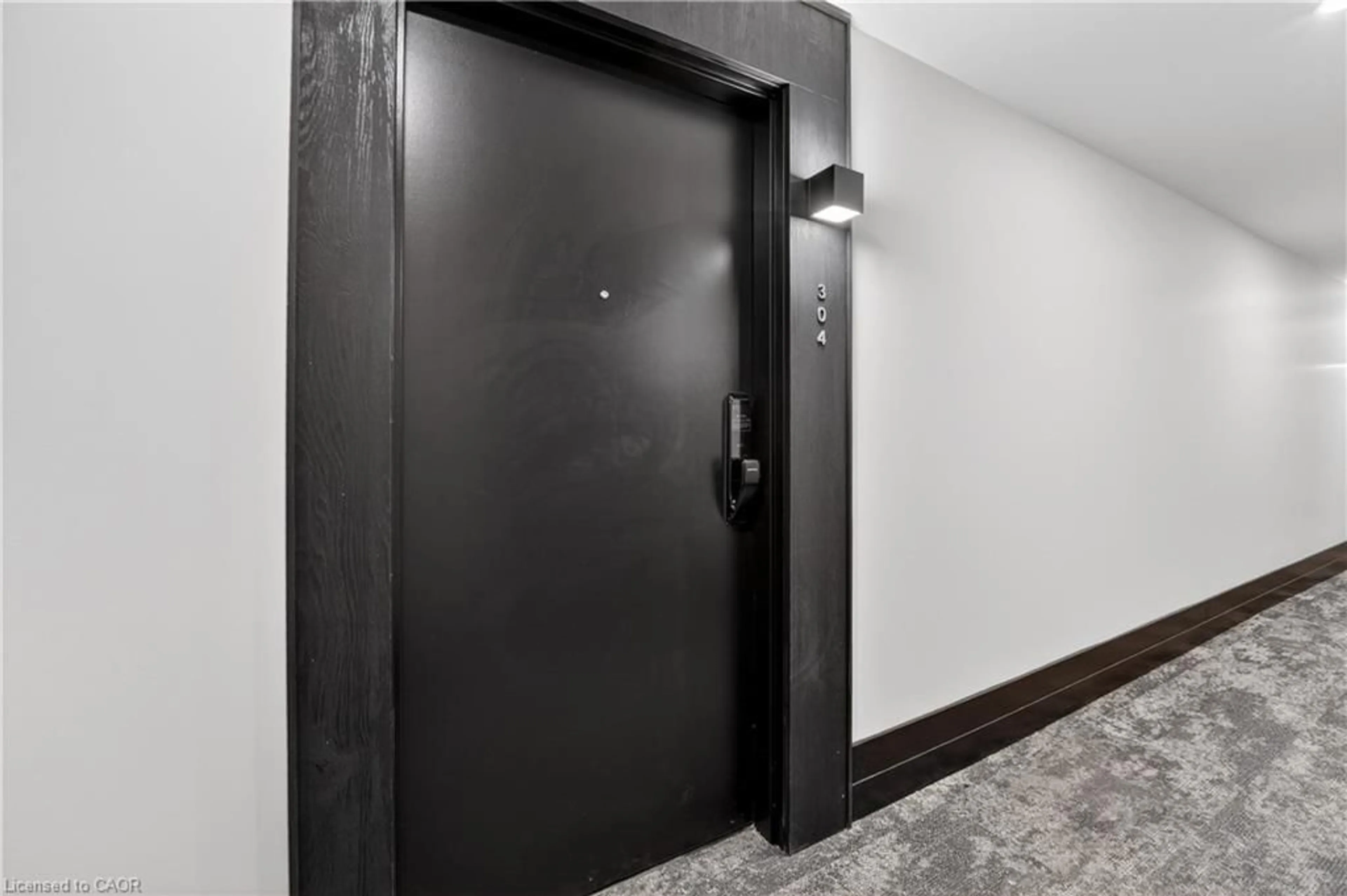 Indoor foyer for 461 Green Rd #304, Stoney Creek Ontario L8E 0L5
