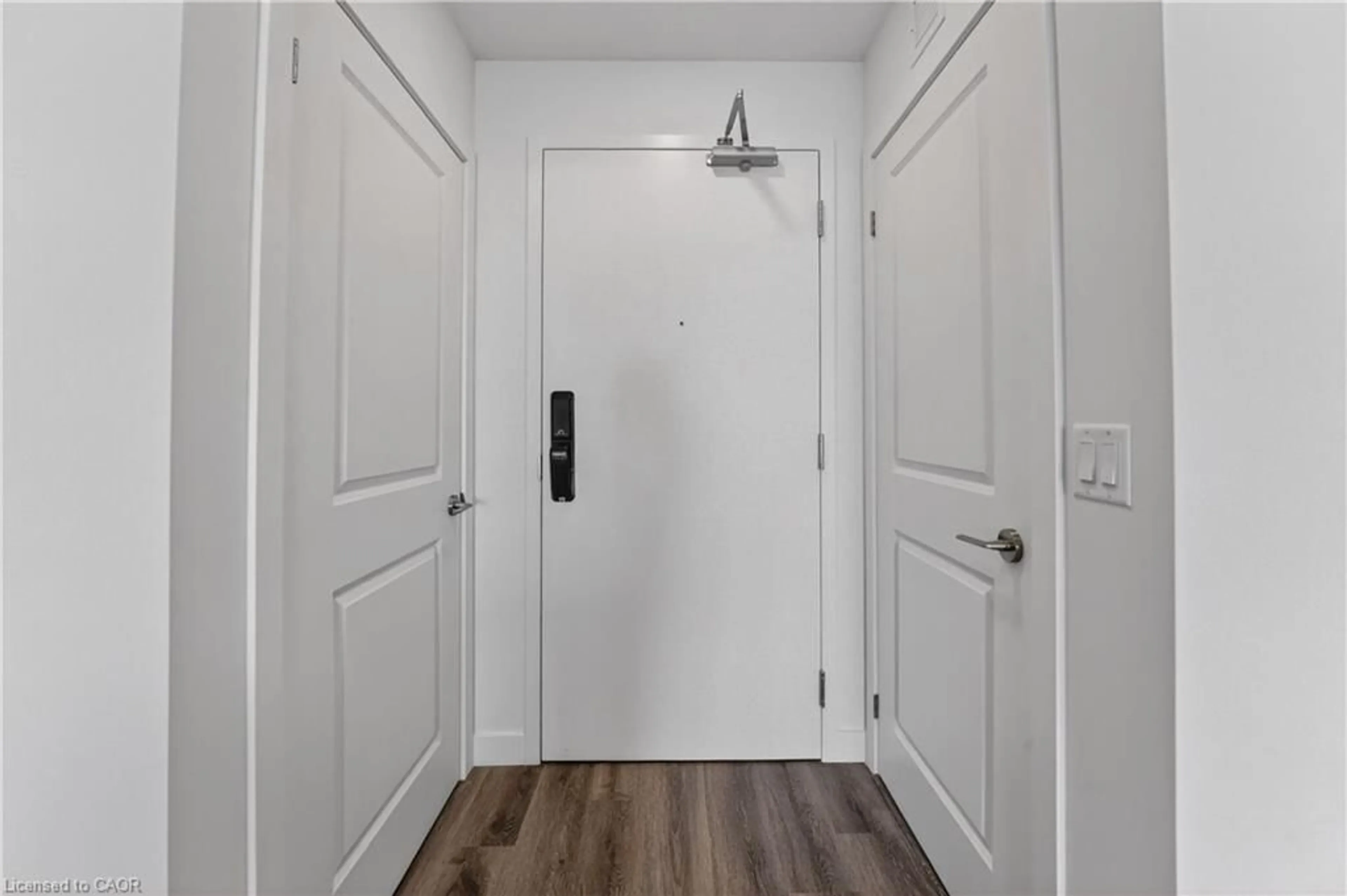 Indoor entryway for 461 Green Rd #304, Stoney Creek Ontario L8E 0L5