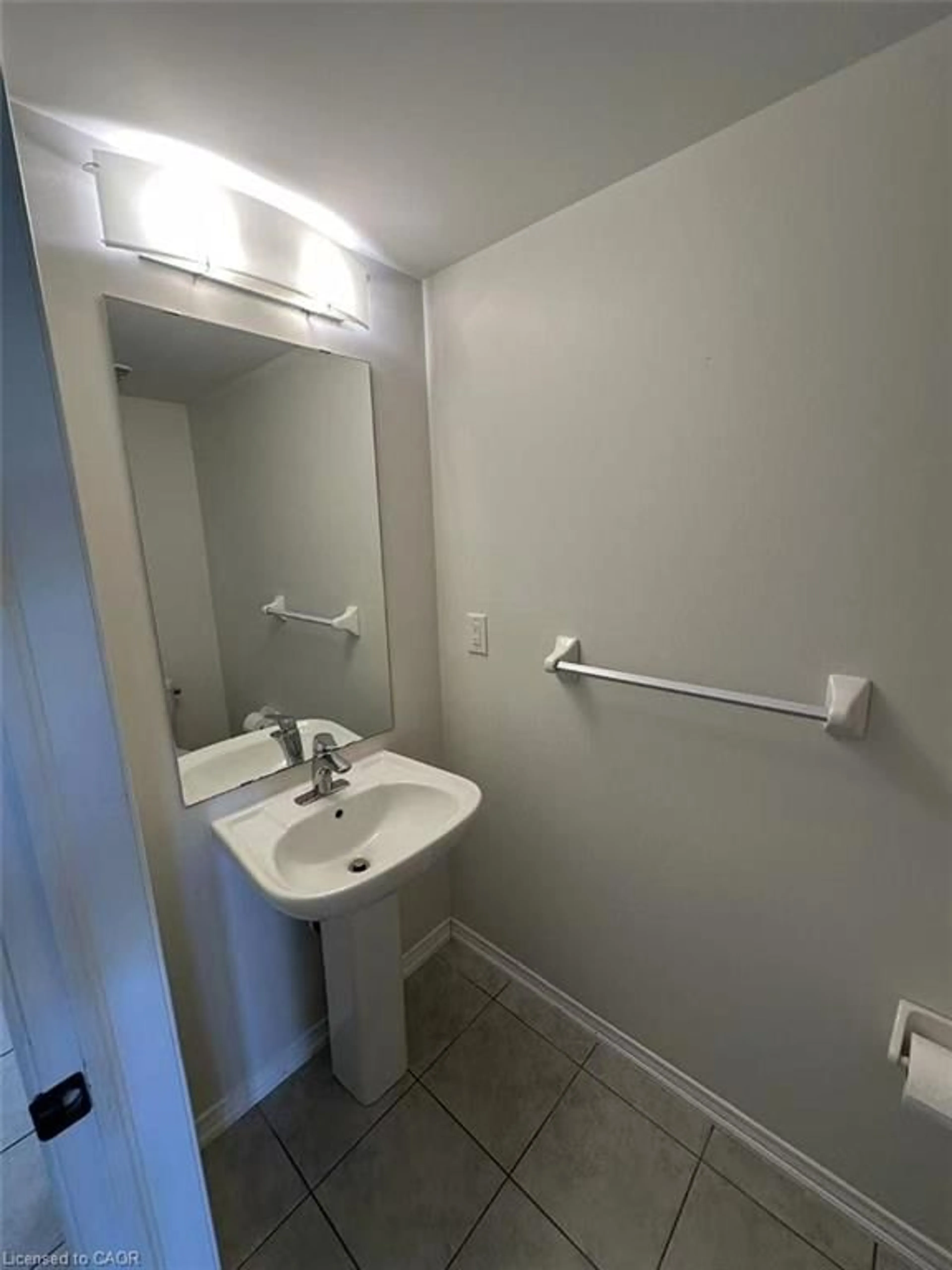 Standard bathroom, floor is not visible for 6 Butcher Cres, Brantford Ontario N3T 0P3
