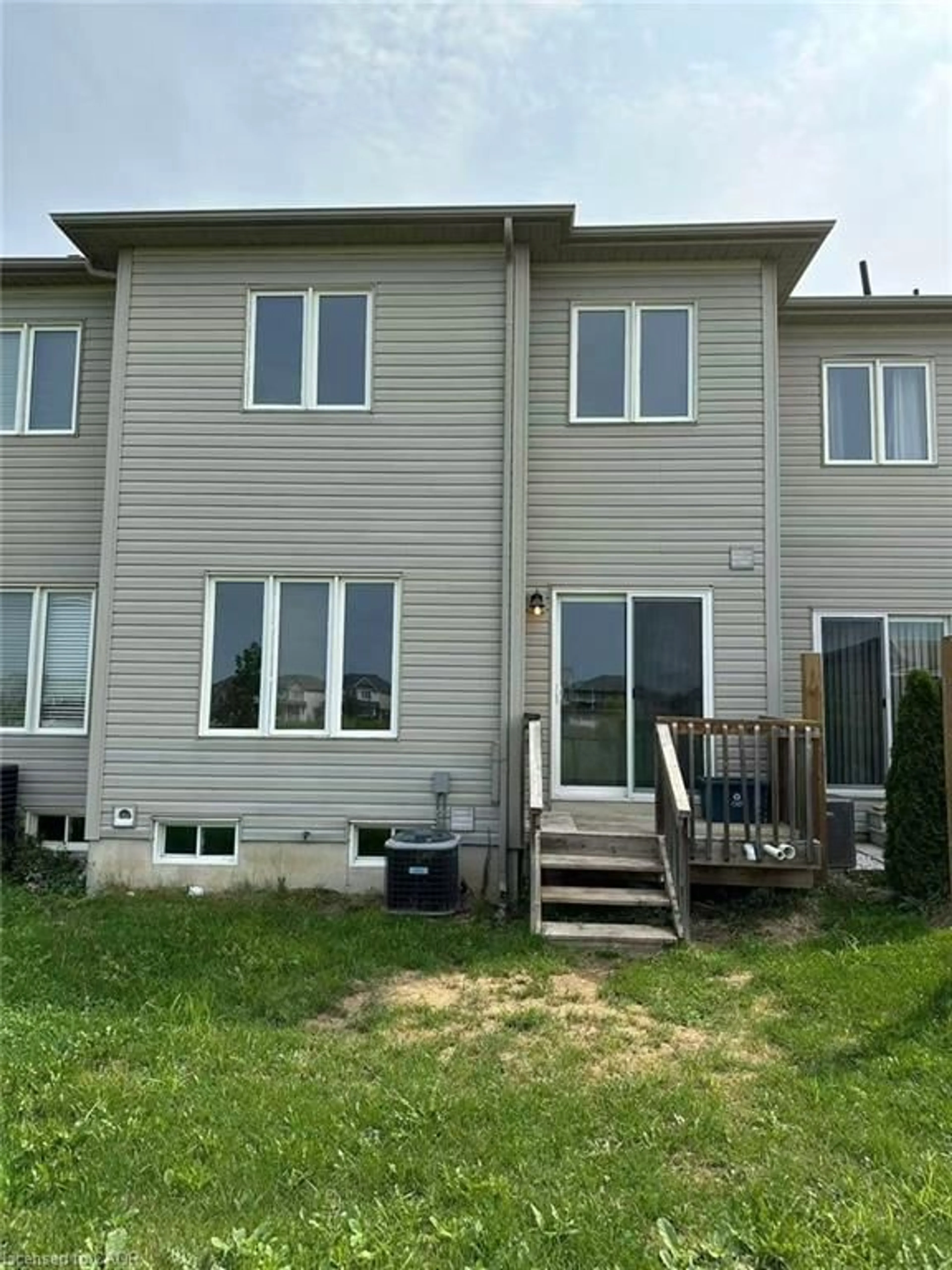Home with vinyl exterior material, unknown for 6 Butcher Cres, Brantford Ontario N3T 0P3