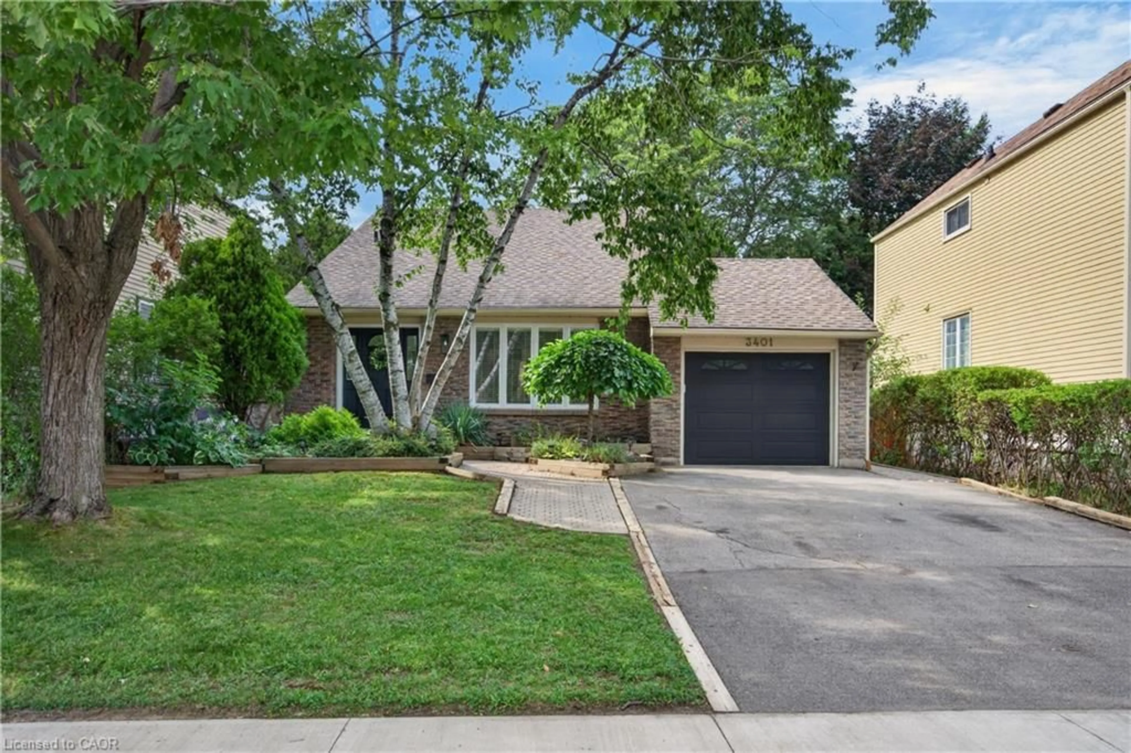 Home with brick exterior material, street for 3401 Rockwood Dr, Burlington Ontario L7N 3H6