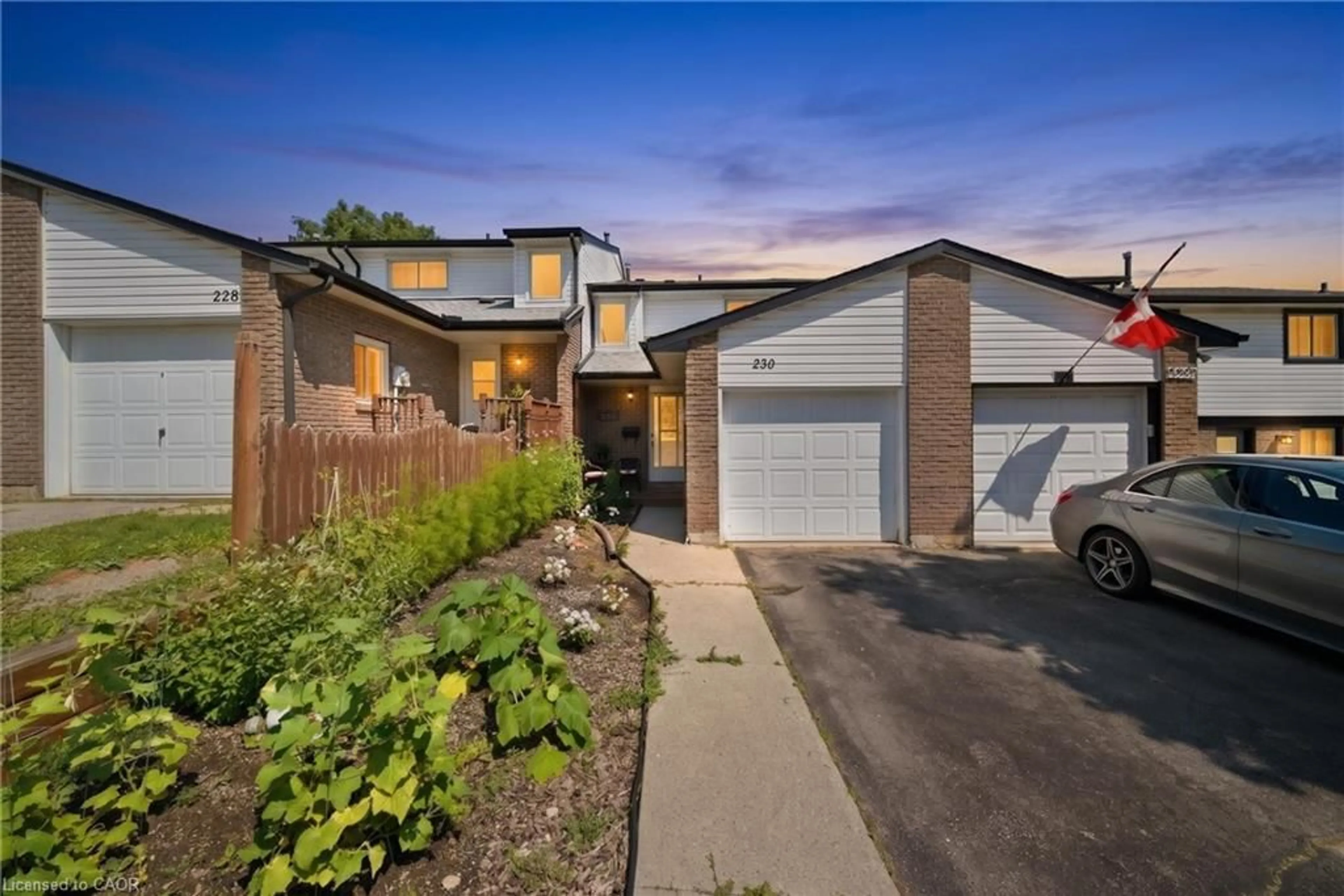 A pic from outside/outdoor area/front of a property/back of a property/a pic from drone, street for 230 Sunset Blvd, Cambridge Ontario N1S 4M5