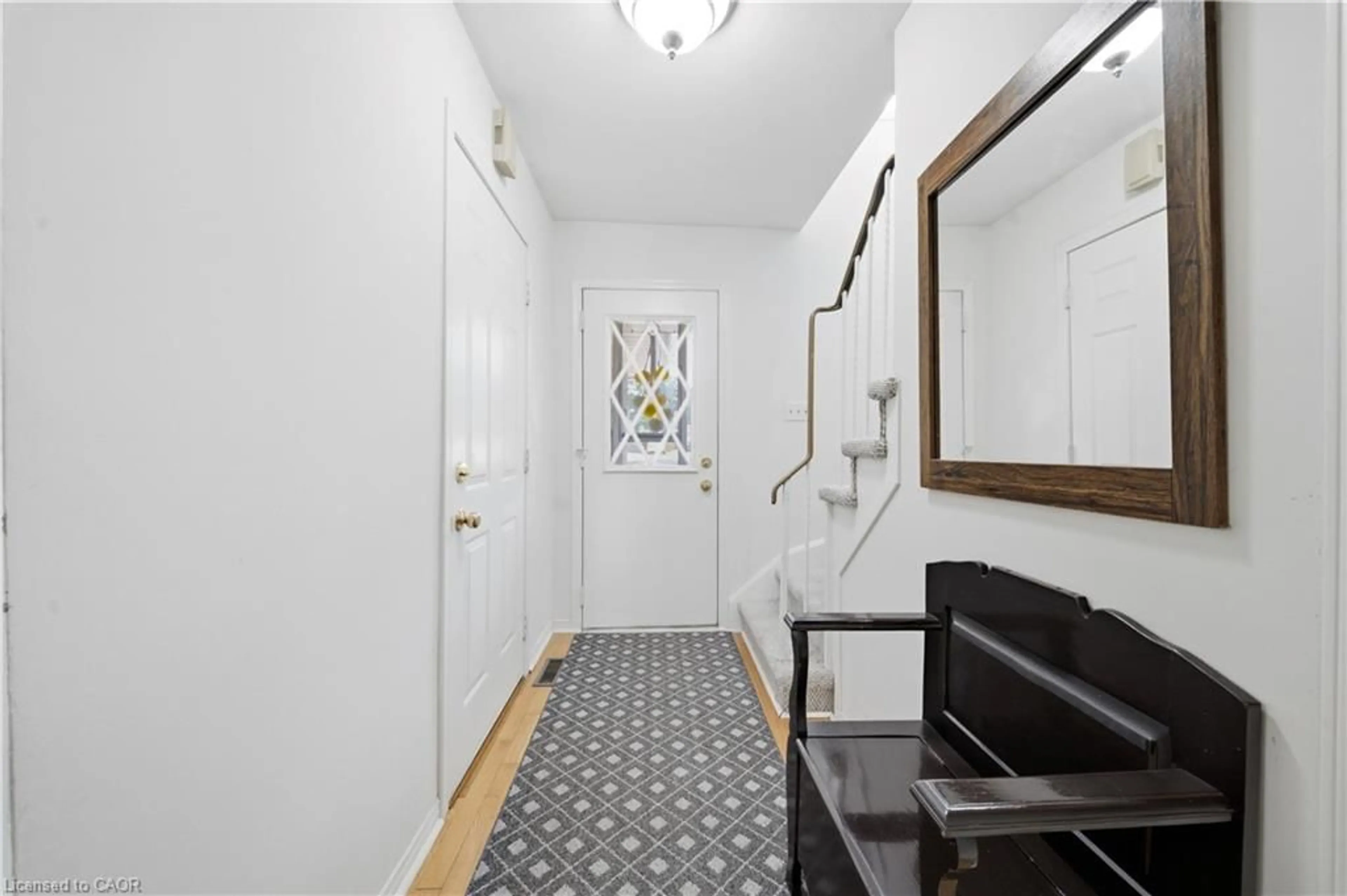 Indoor entryway for 230 Sunset Blvd, Cambridge Ontario N1S 4M5