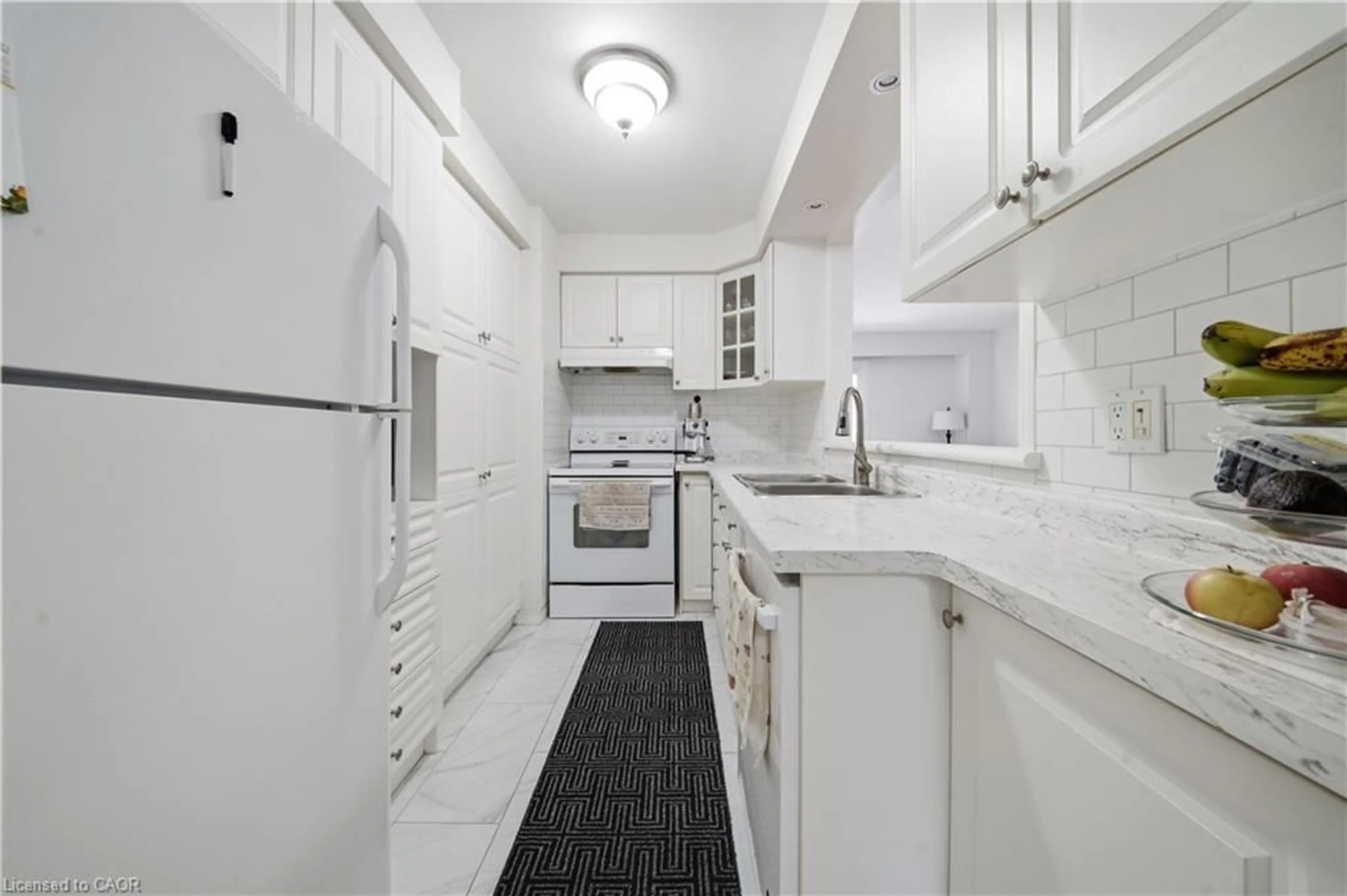 Standard kitchen, unknown for 230 Sunset Blvd, Cambridge Ontario N1S 4M5