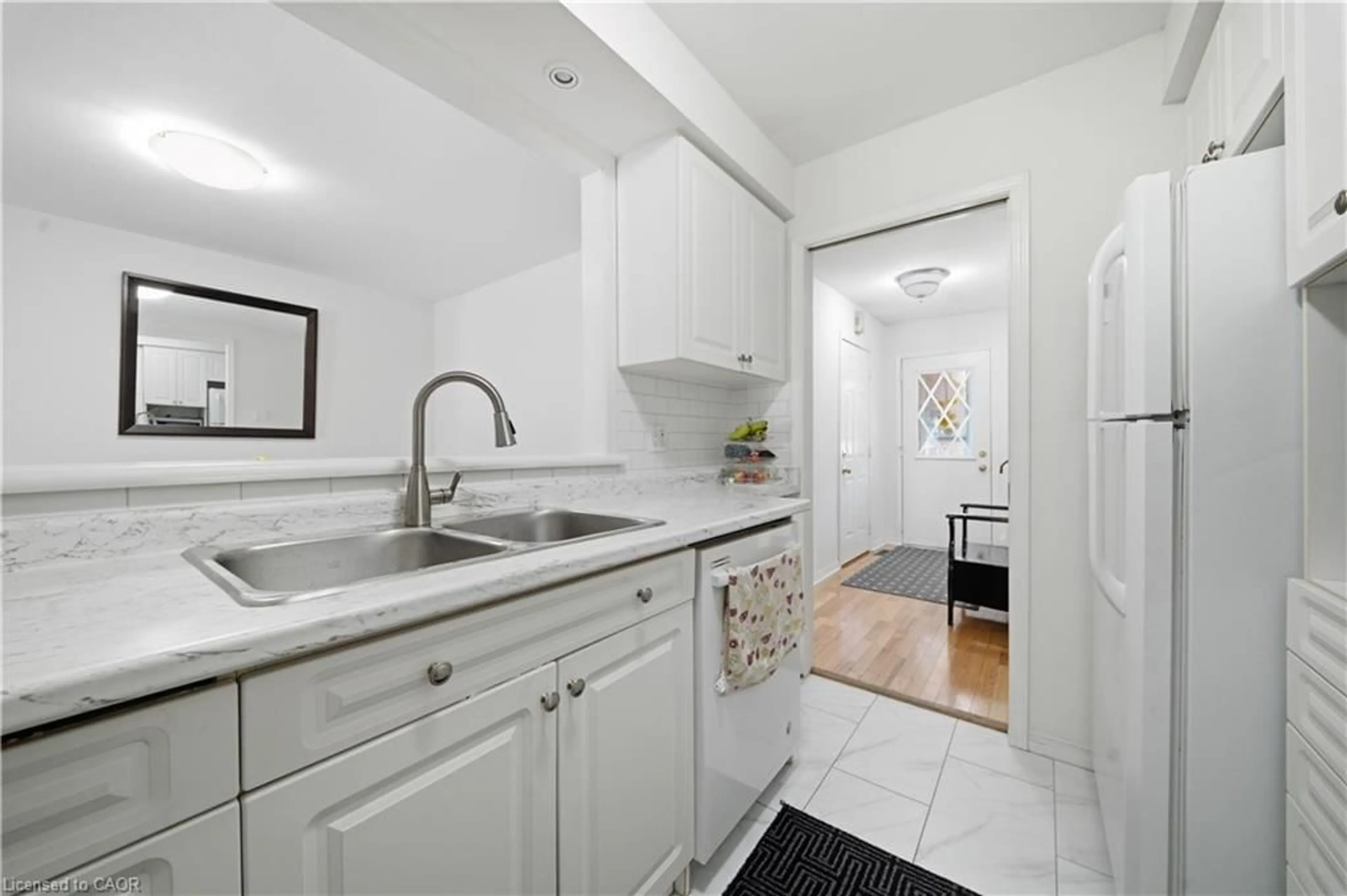 Standard kitchen, unknown for 230 Sunset Blvd, Cambridge Ontario N1S 4M5
