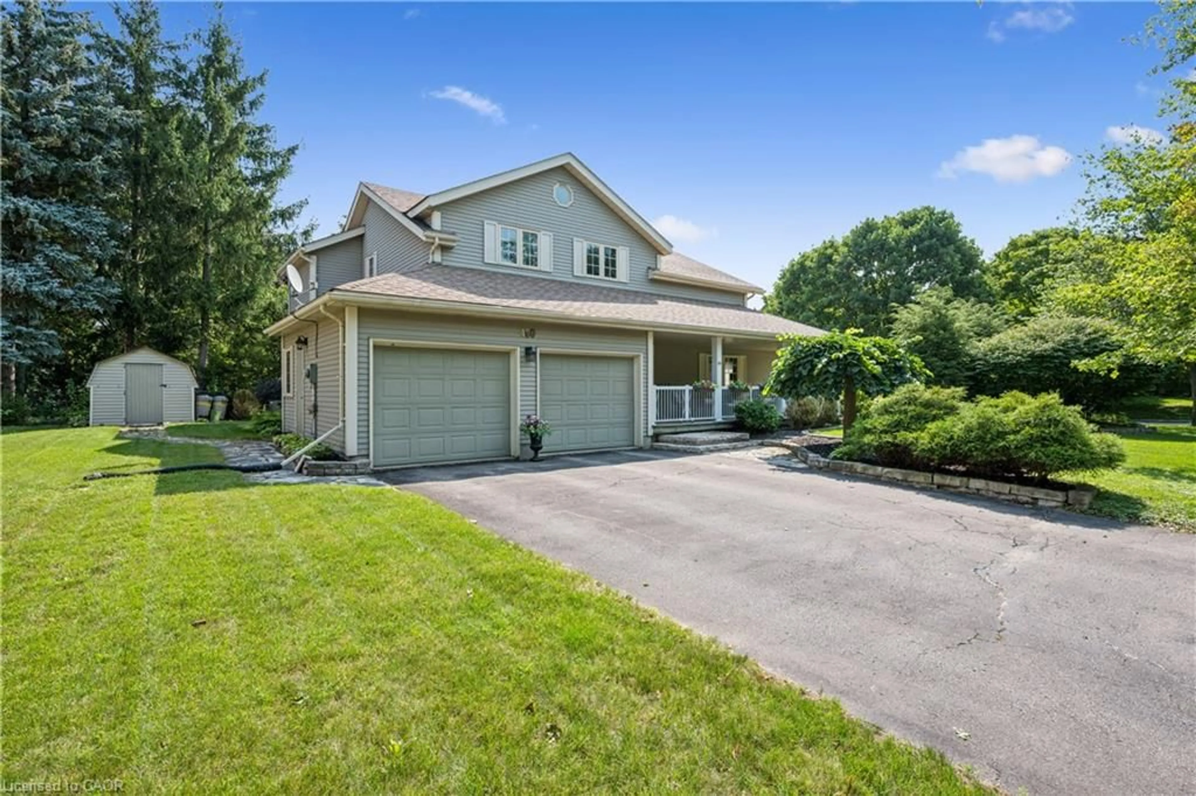A pic from outside/outdoor area/front of a property/back of a property/a pic from drone, street for 460 Winchester Dr, Waterloo Ontario N2T 1H6
