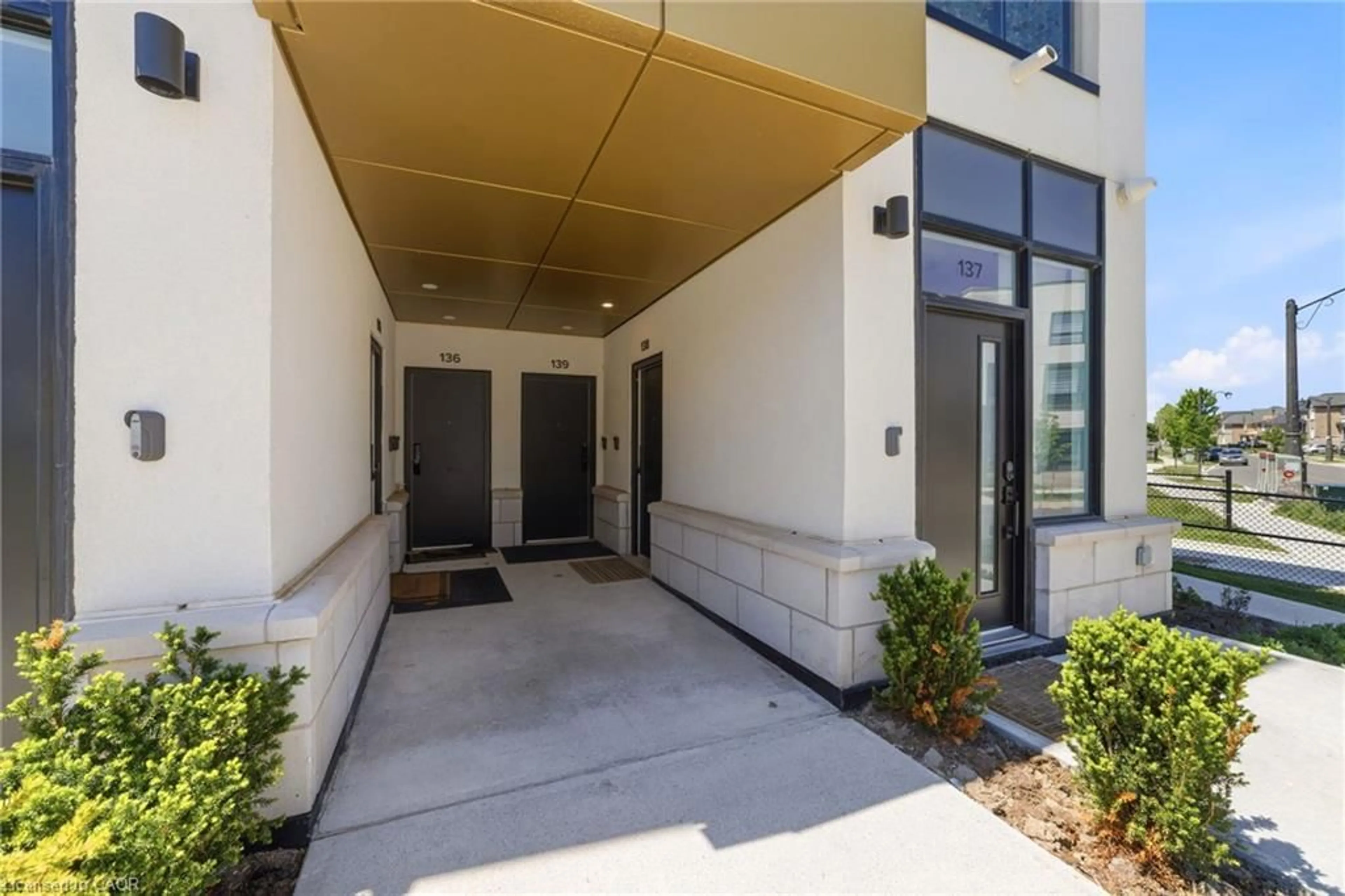 Indoor entryway for 3020 Trailside Dr #138, Oakville Ontario L6M 5R1