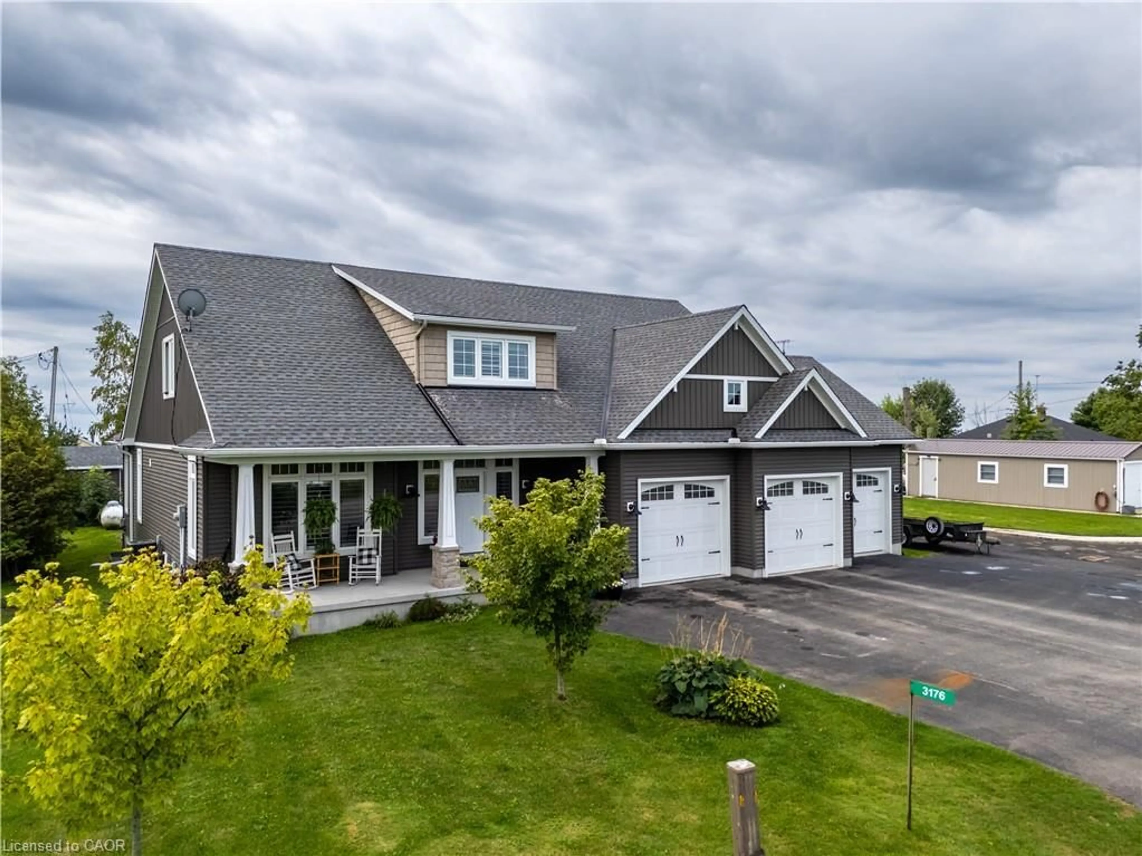 A pic from outside/outdoor area/front of a property/back of a property/a pic from drone, unknown for 3176 Lakeshore Rd, Dunnville Ontario N1A 2W8