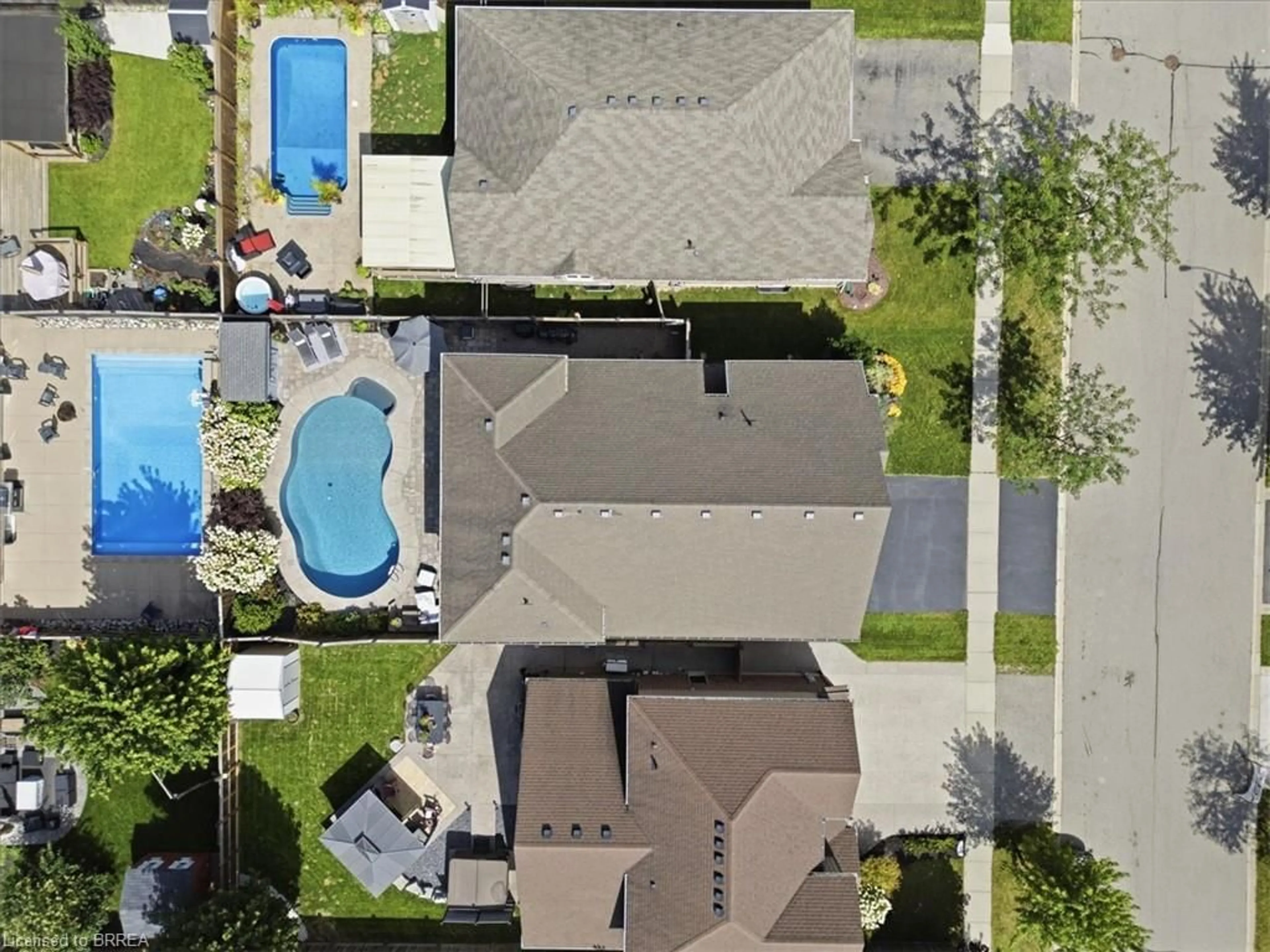 A pic from outside/outdoor area/front of a property/back of a property/a pic from drone, street for 14 Mcqueen Dr, Paris Ontario N3L 0A5