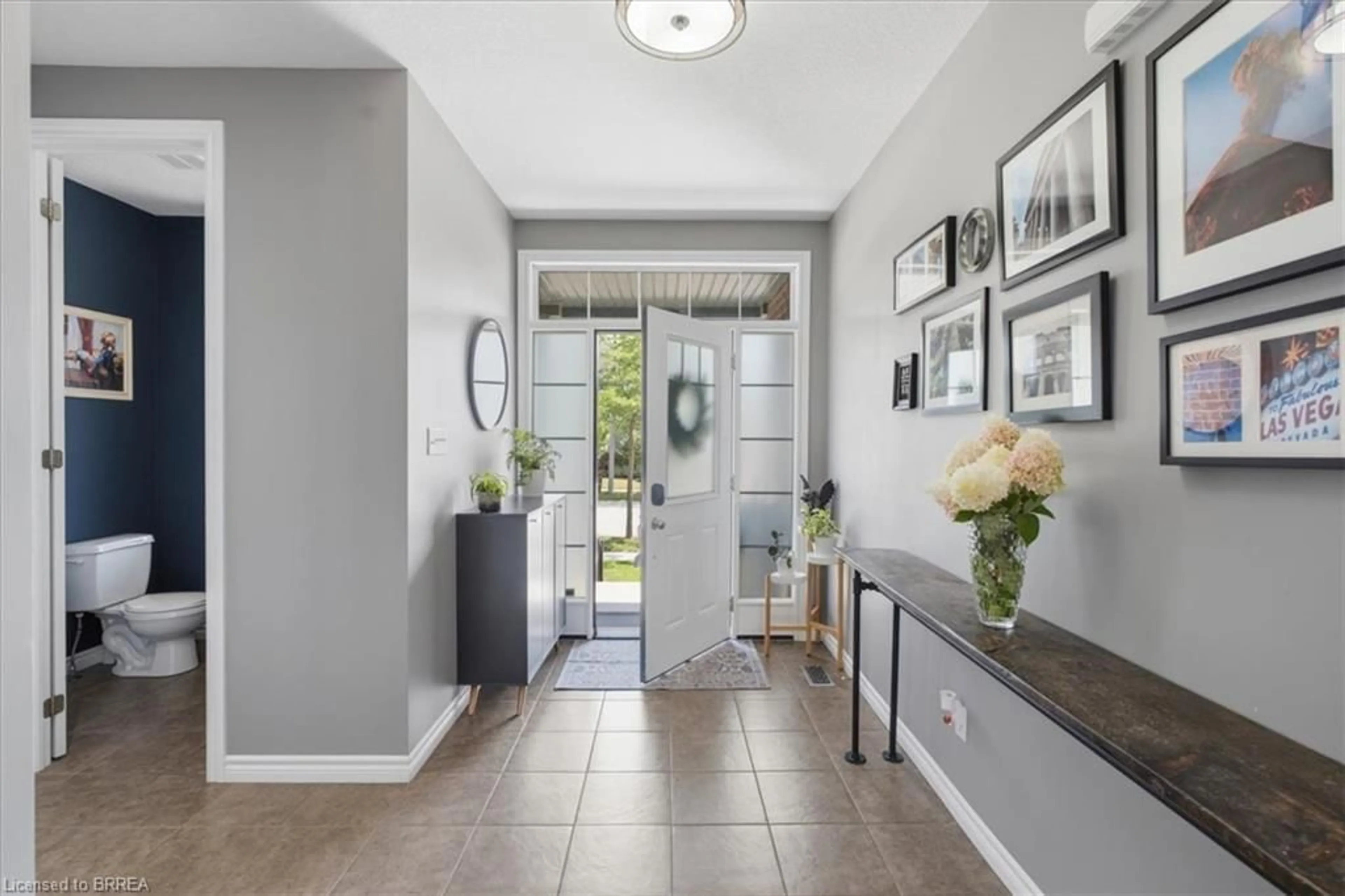 Indoor entryway for 14 Mcqueen Dr, Paris Ontario N3L 0A5