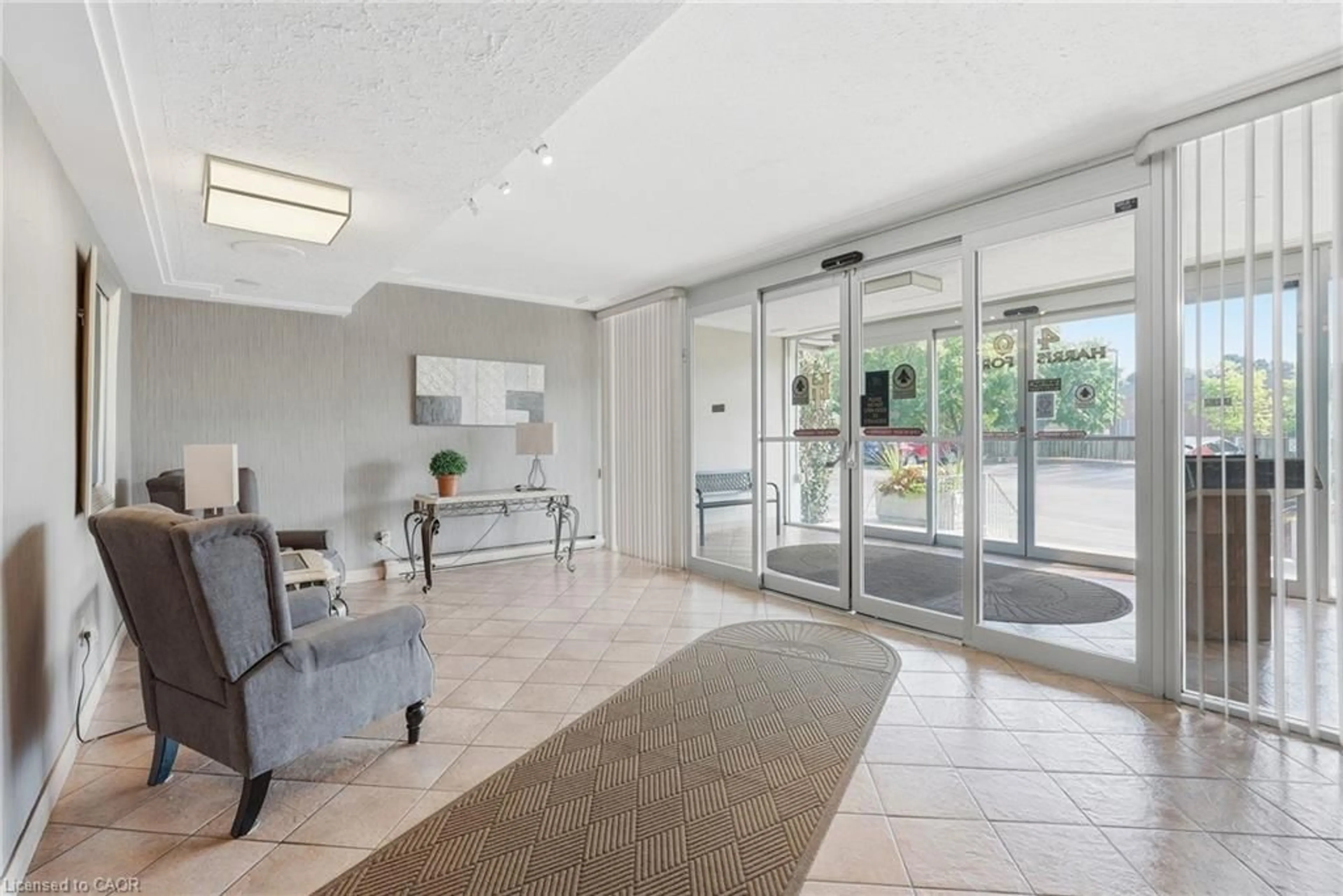 Indoor foyer for 40 Harrisford St #904, Hamilton Ontario L8K 6N1