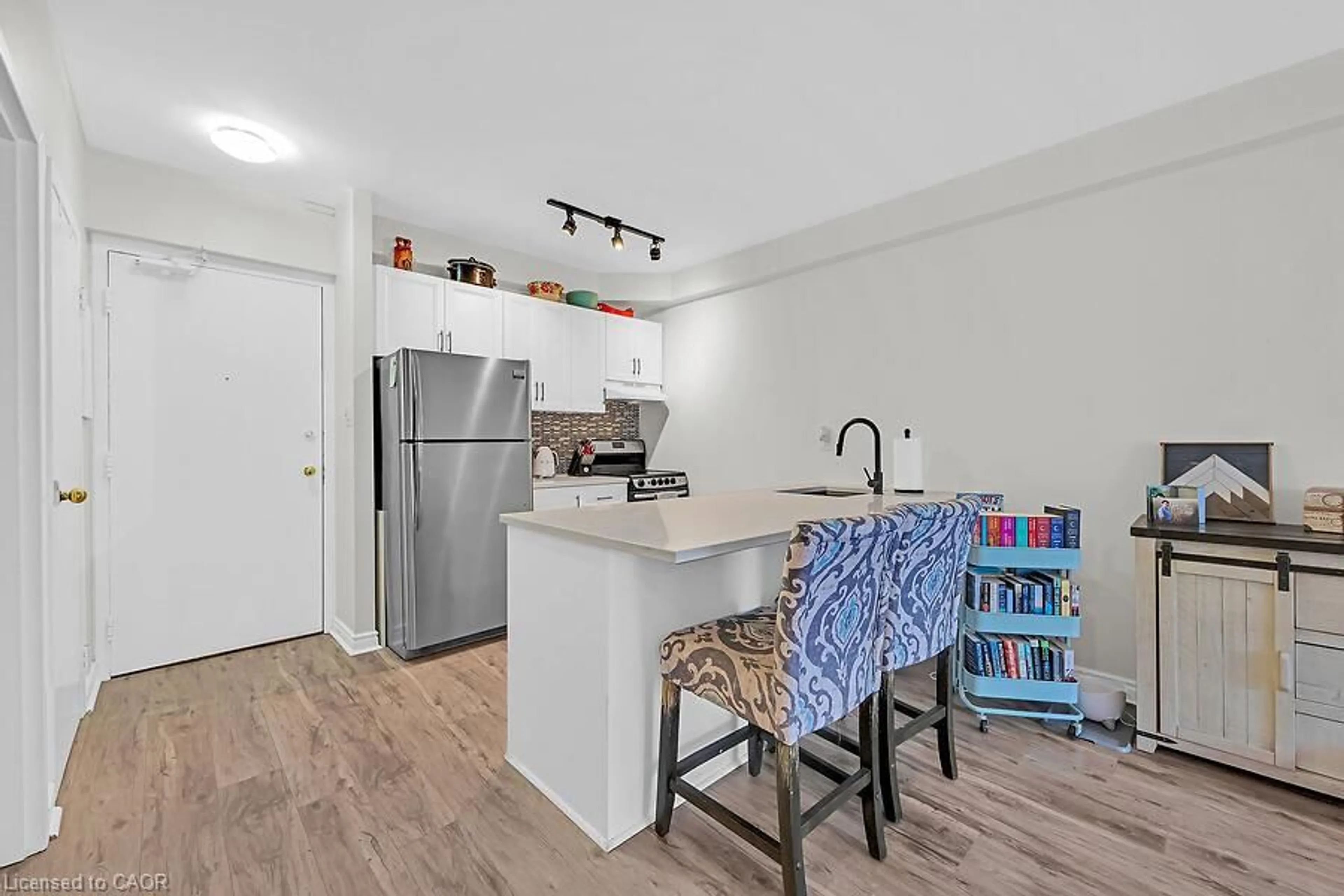 Standard kitchen, unknown for 141 Catharine St #102, Hamilton Ontario L8N 2J7