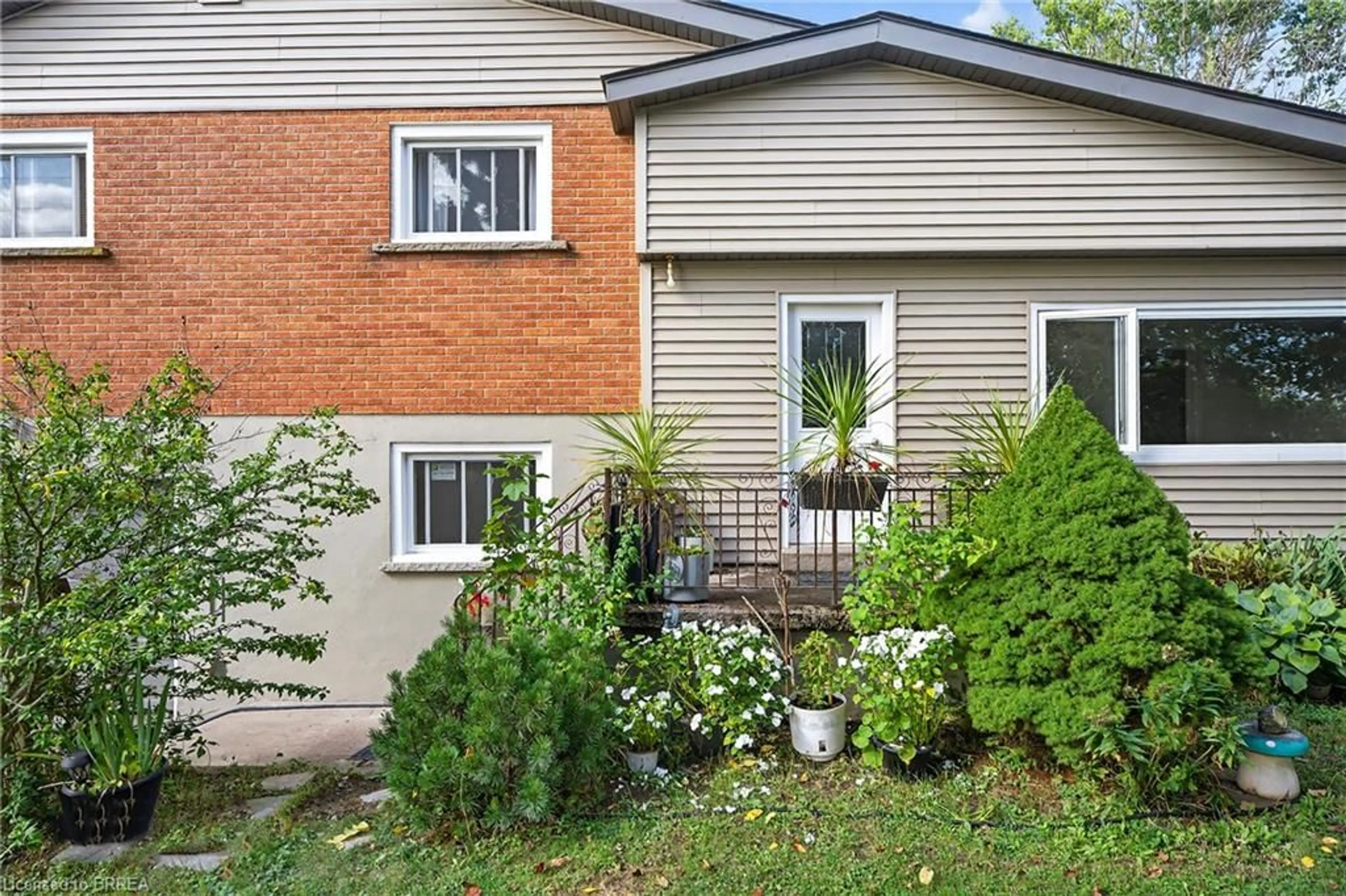 Home with brick exterior material, street for 312 Old Guelph Rd, Dundas Ontario L9H 5W4