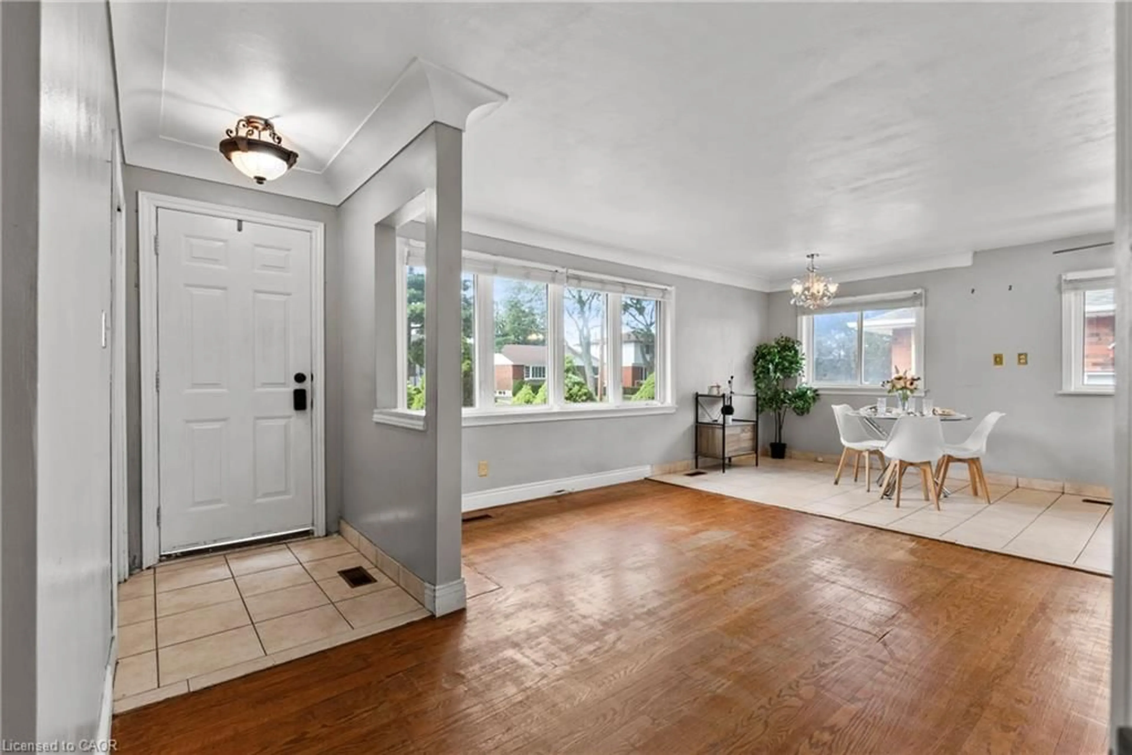 Indoor entryway for 143 West 25th St, Hamilton Ontario L9C 4X4