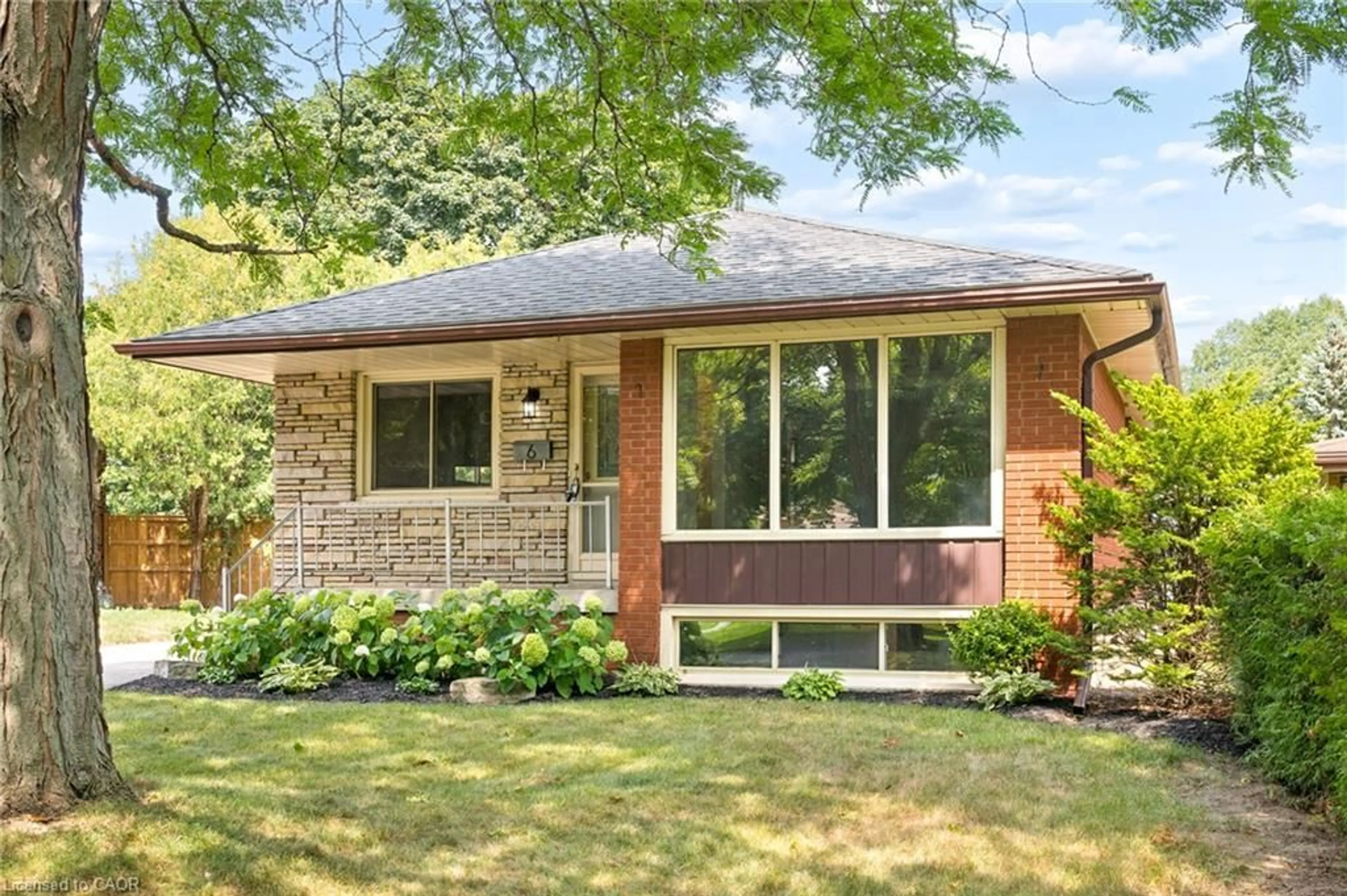 Home with brick exterior material, street for 6 Robroy Crt, Brantford Ontario N3R 3E3