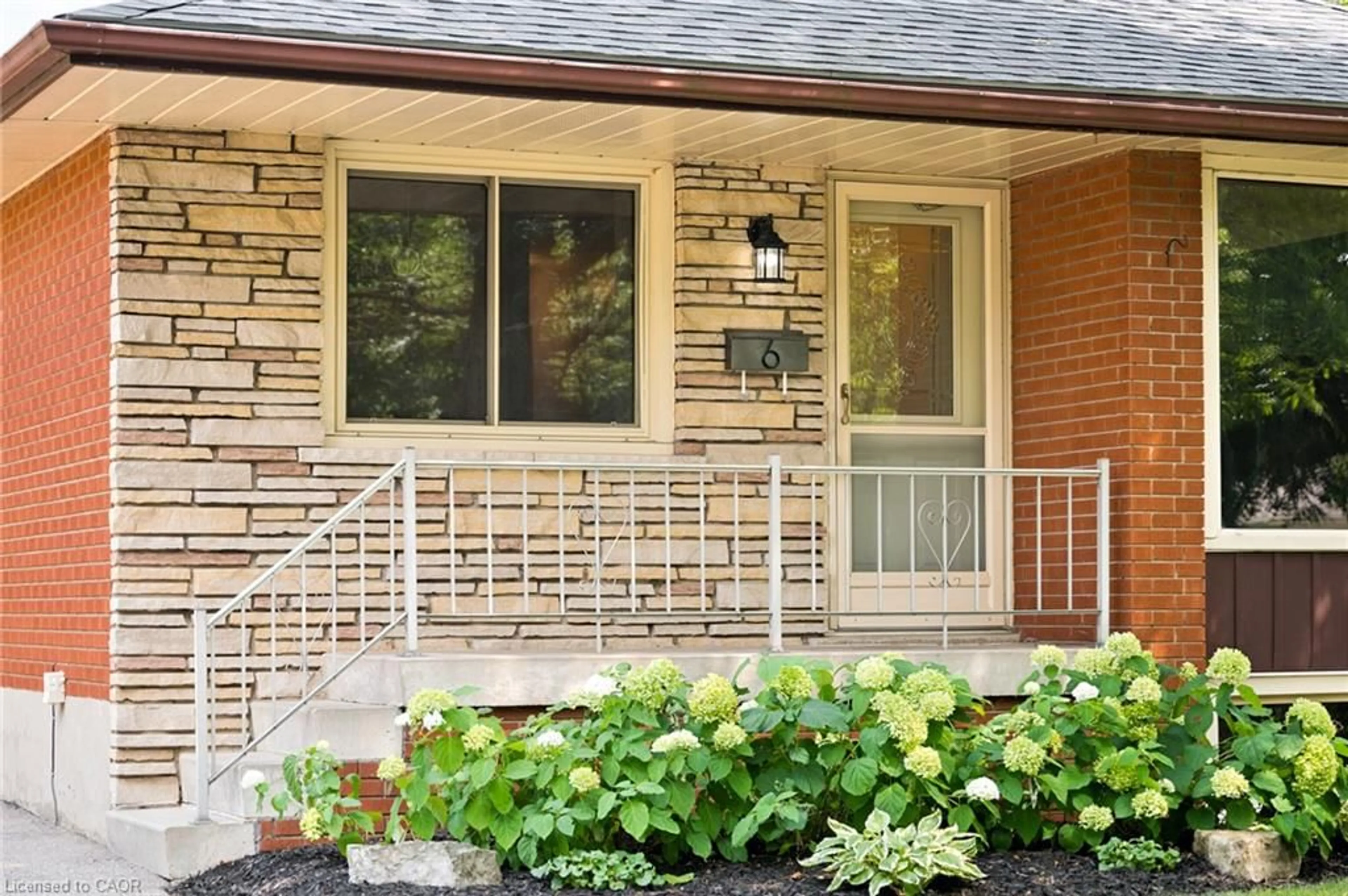 Home with brick exterior material, street for 6 Robroy Crt, Brantford Ontario N3R 3E3