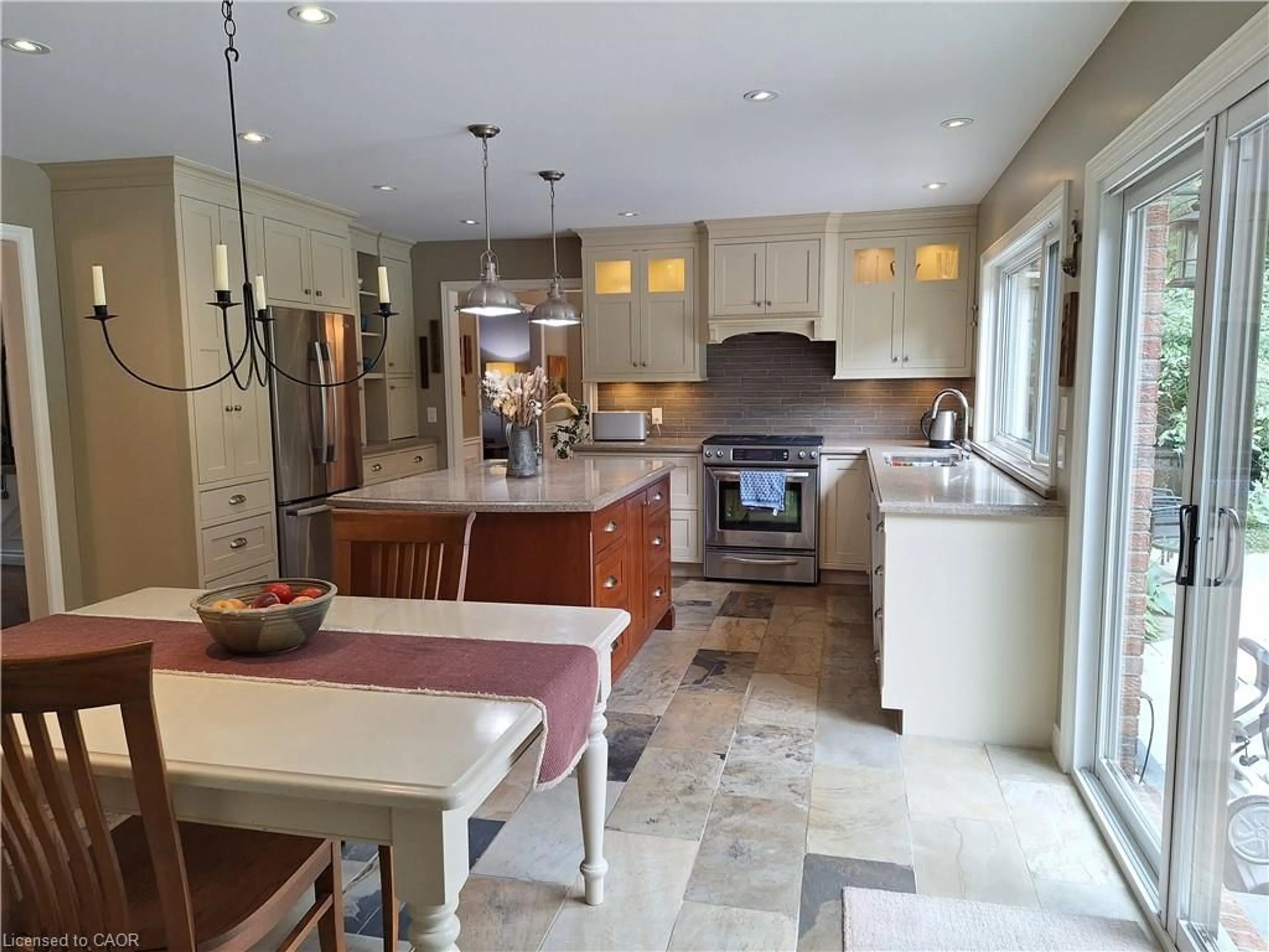 Open concept kitchen, ceramic/tile floor for 346 Brookview Crt, Ancaster Ontario L9G 4C2